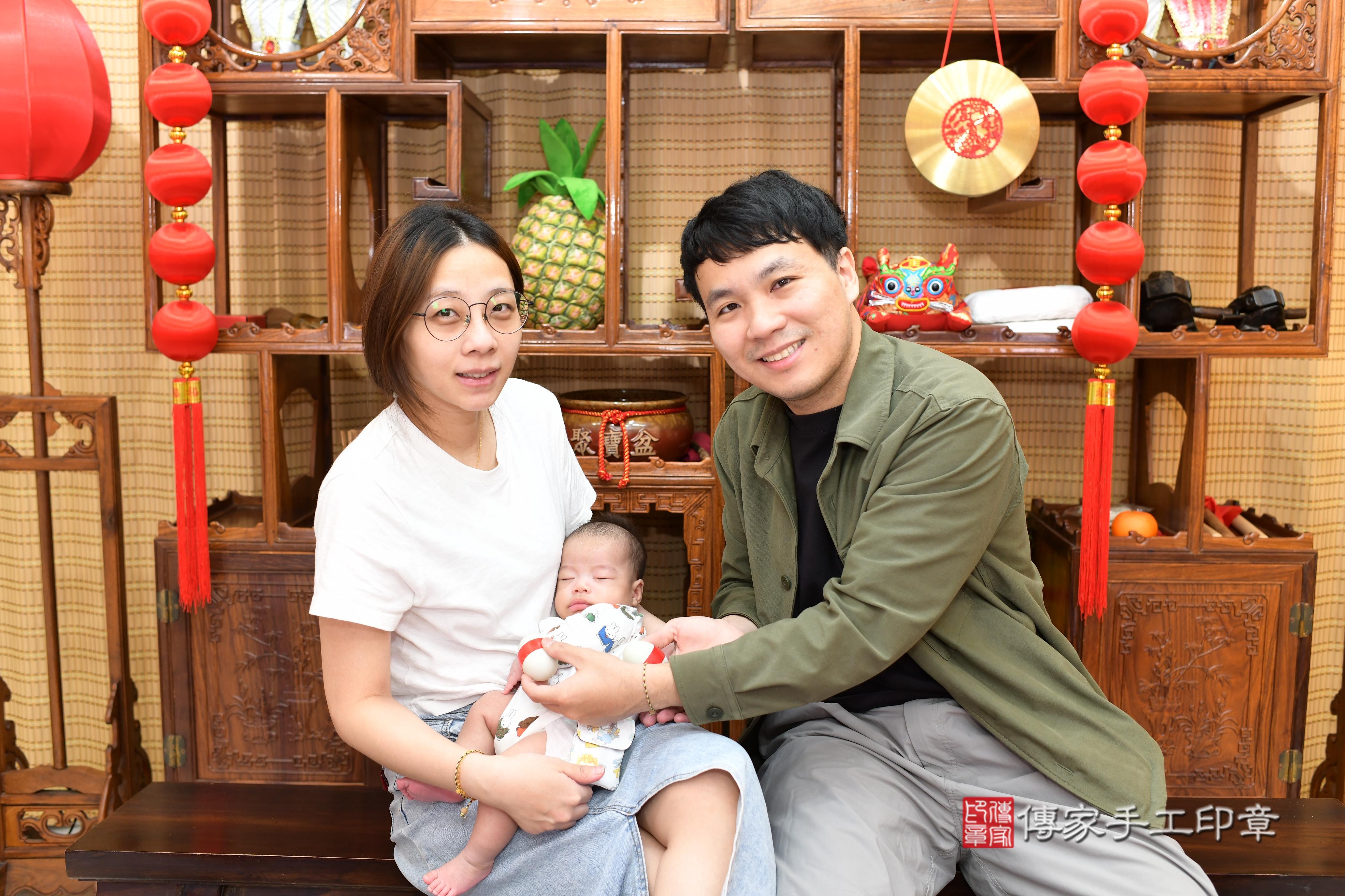 傳家手工印章高雄店、抓周、度脺、中國風會場、傳家嬰兒古禮、吉祥話、抓周道具物品24種、拍照。抓周證書。寶寶抓周、滿周歲、生日快樂、祝福
