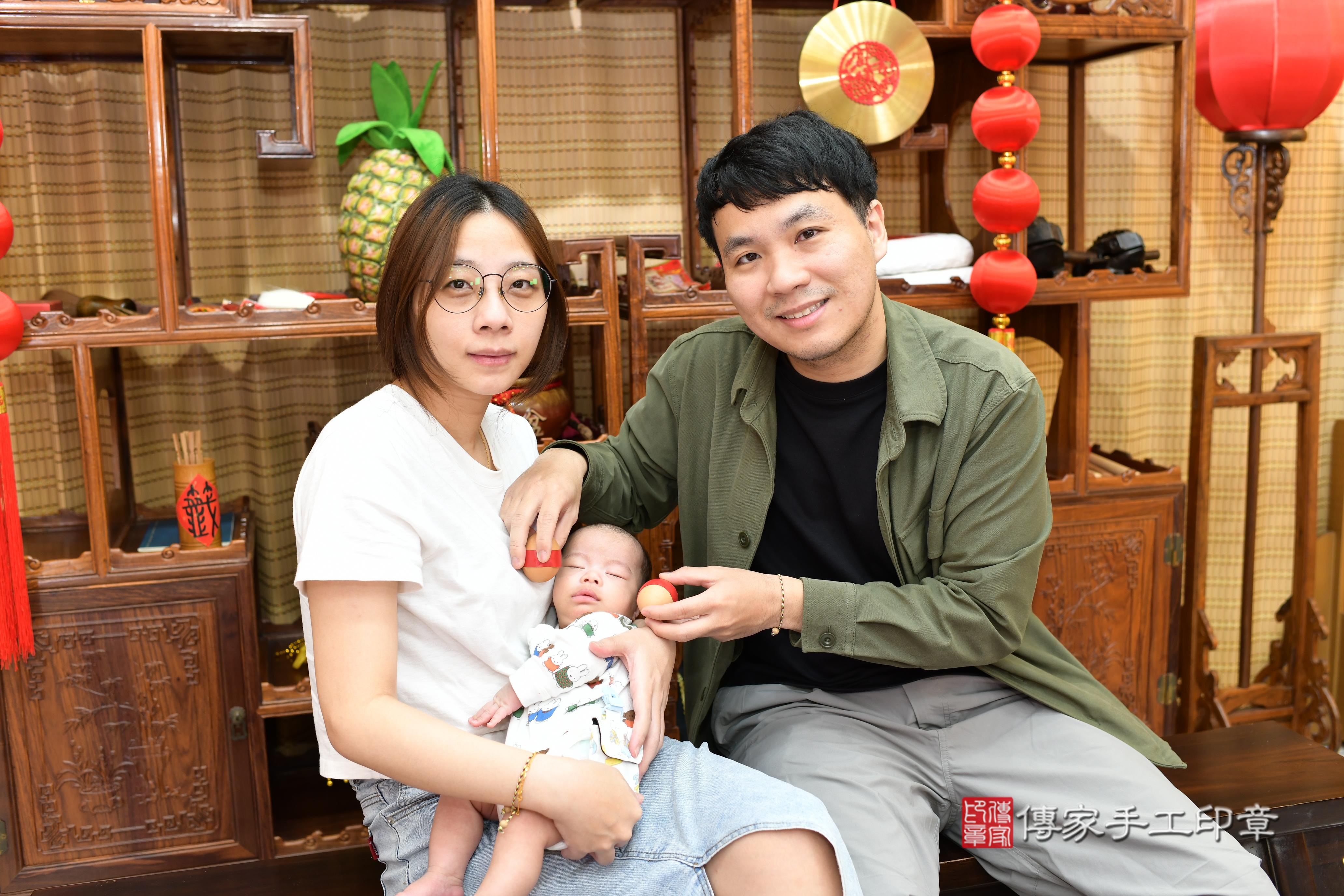 傳家手工印章高雄店、抓周、度脺、中國風會場、傳家嬰兒古禮、吉祥話、抓周道具物品24種、拍照。抓周證書。寶寶抓周、滿周歲、生日快樂、祝福