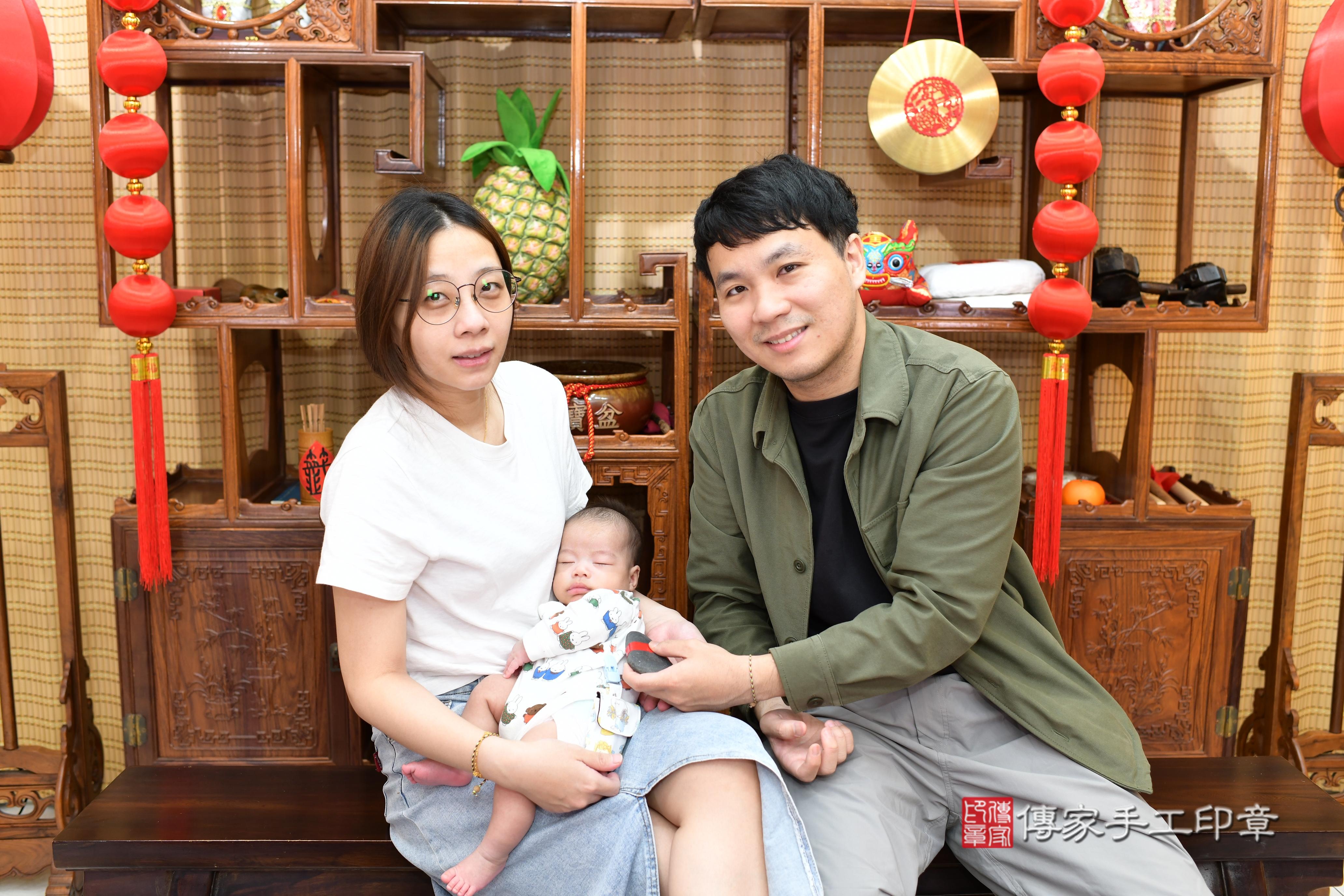 傳家手工印章高雄店、抓周、度脺、中國風會場、傳家嬰兒古禮、吉祥話、抓周道具物品24種、拍照。抓周證書。寶寶抓周、滿周歲、生日快樂、祝福