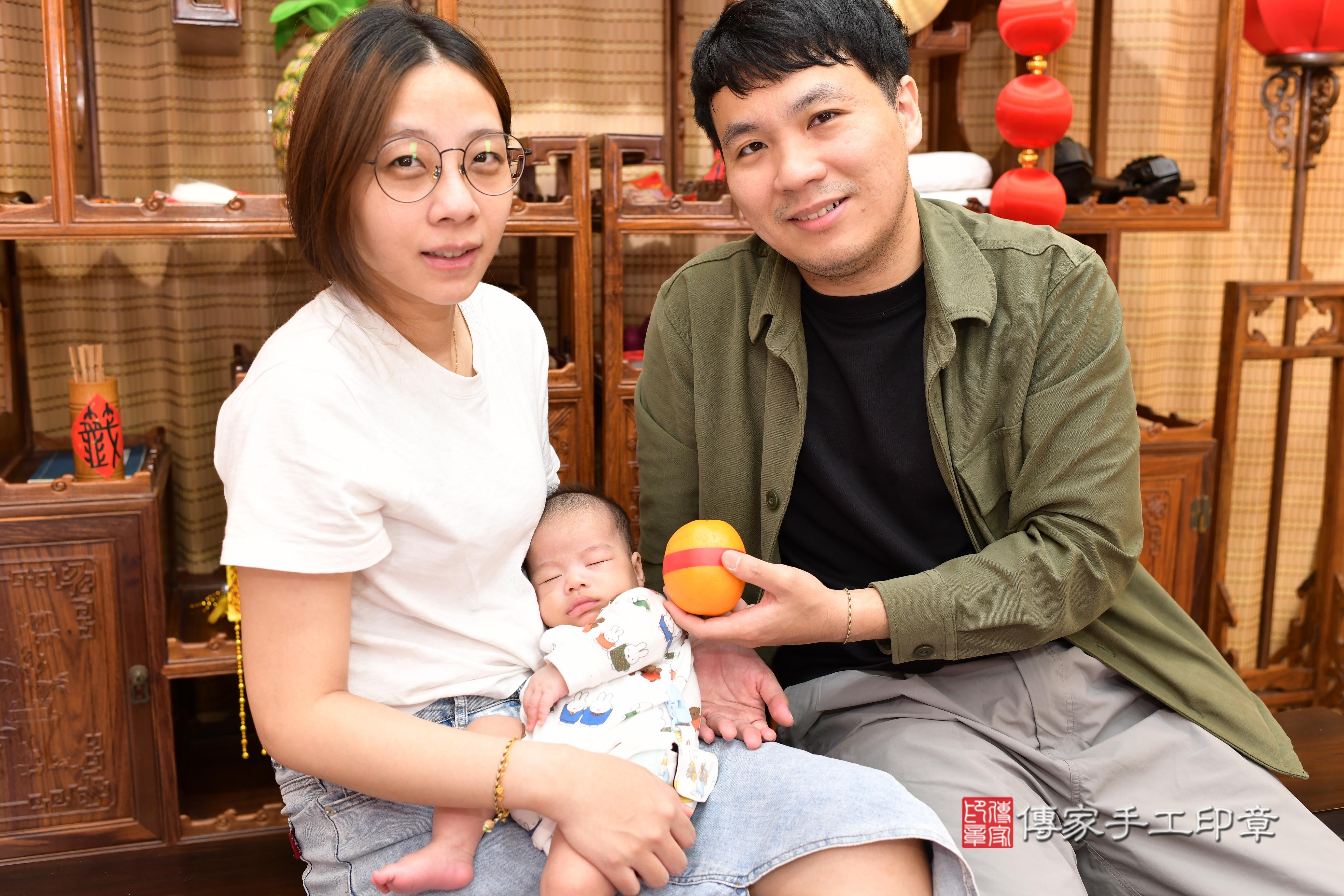 傳家手工印章高雄店、抓周、度脺、中國風會場、傳家嬰兒古禮、吉祥話、抓周道具物品24種、拍照。抓周證書。寶寶抓周、滿周歲、生日快樂、祝福