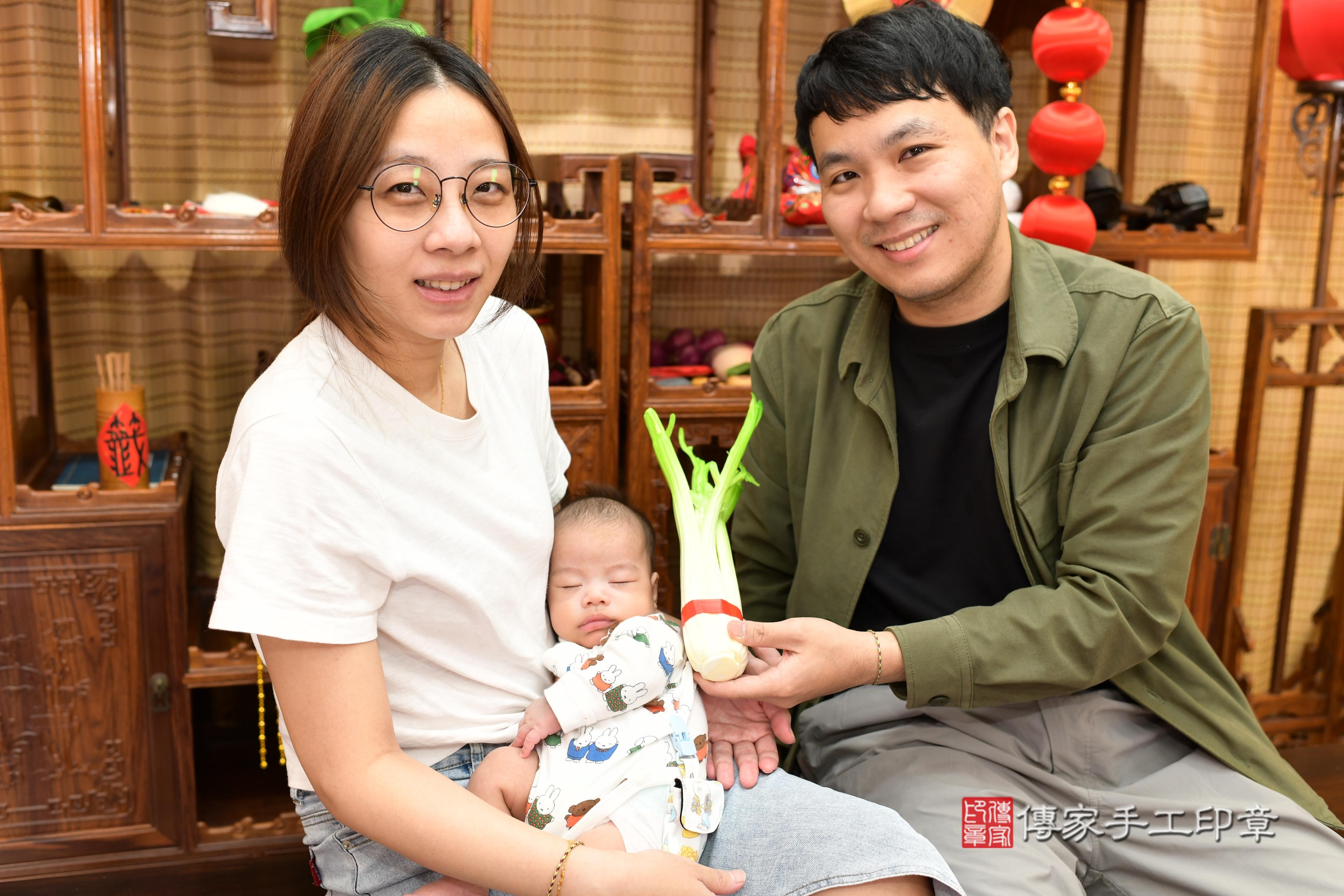 傳家手工印章高雄店、抓周、度脺、中國風會場、傳家嬰兒古禮、吉祥話、抓周道具物品24種、拍照。抓周證書。寶寶抓周、滿周歲、生日快樂、祝福