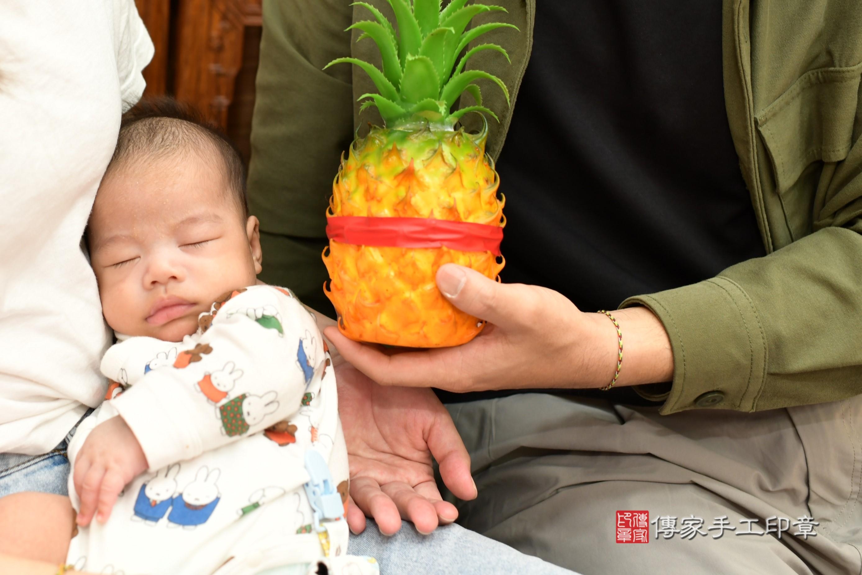 傳家手工印章高雄店、抓周、度脺、中國風會場、傳家嬰兒古禮、吉祥話、抓周道具物品24種、拍照。抓周證書。寶寶抓周、滿周歲、生日快樂、祝福