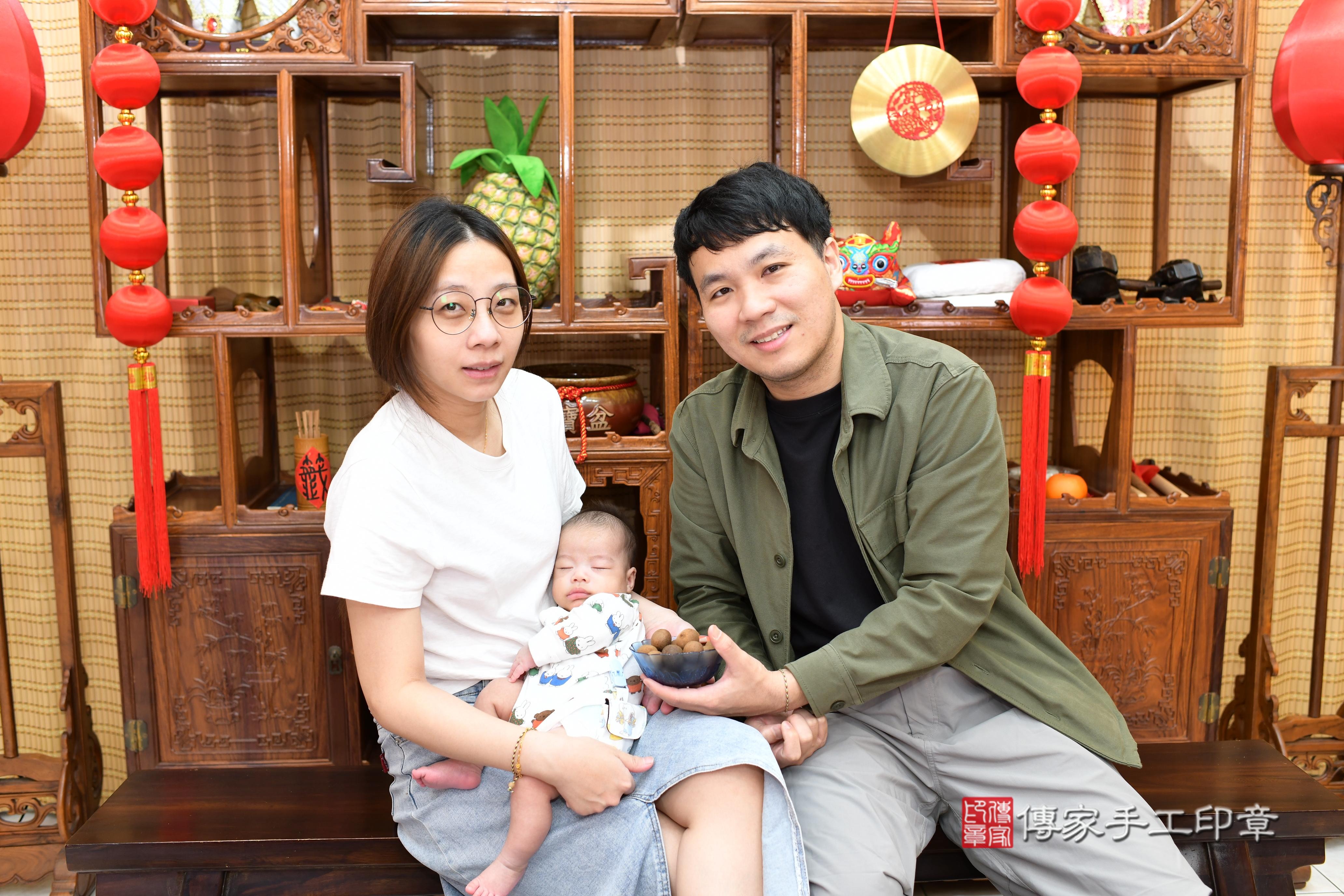傳家手工印章高雄店、抓周、度脺、中國風會場、傳家嬰兒古禮、吉祥話、抓周道具物品24種、拍照。抓周證書。寶寶抓周、滿周歲、生日快樂、祝福