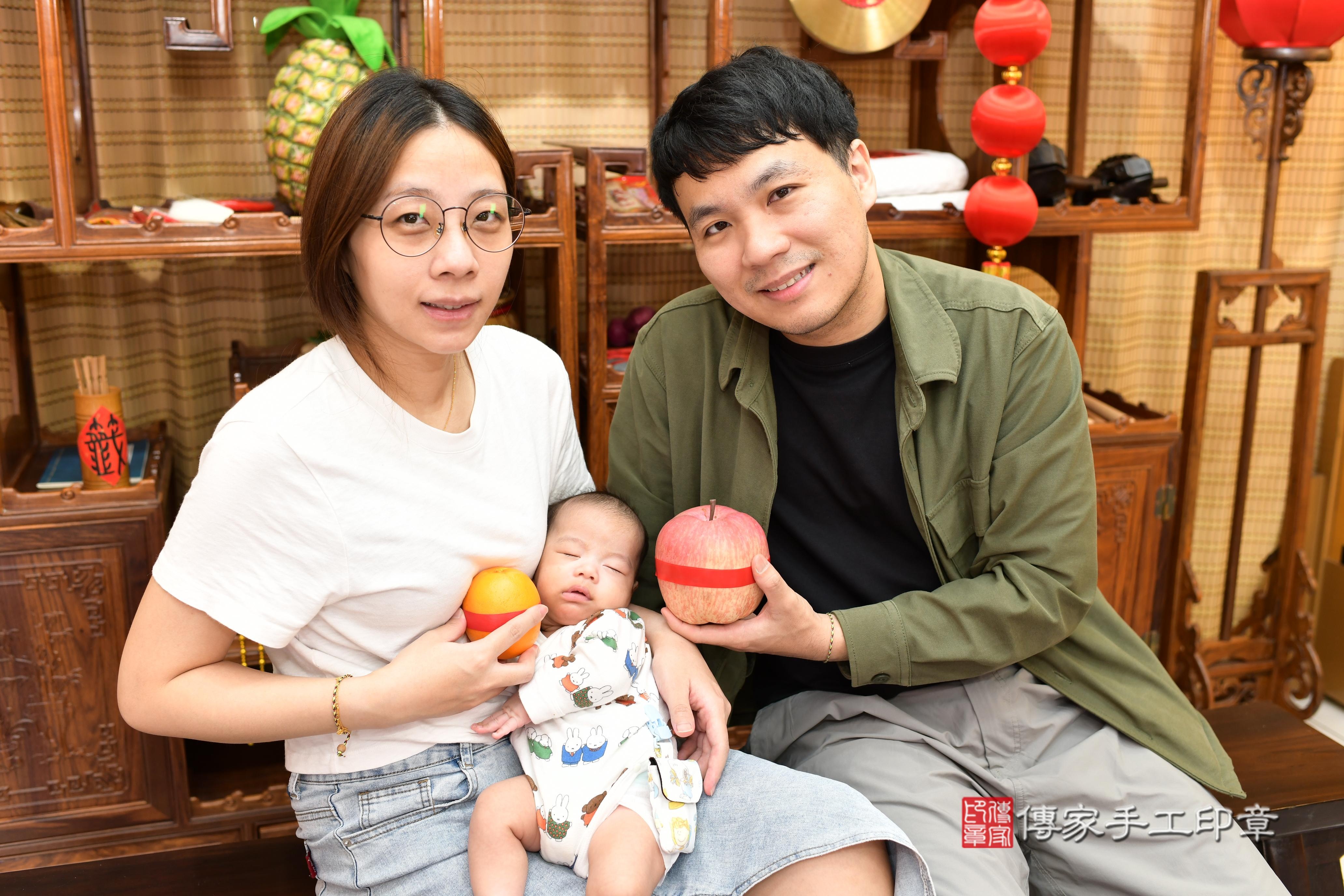 傳家手工印章高雄店、抓周、度脺、中國風會場、傳家嬰兒古禮、吉祥話、抓周道具物品24種、拍照。抓周證書。寶寶抓周、滿周歲、生日快樂、祝福