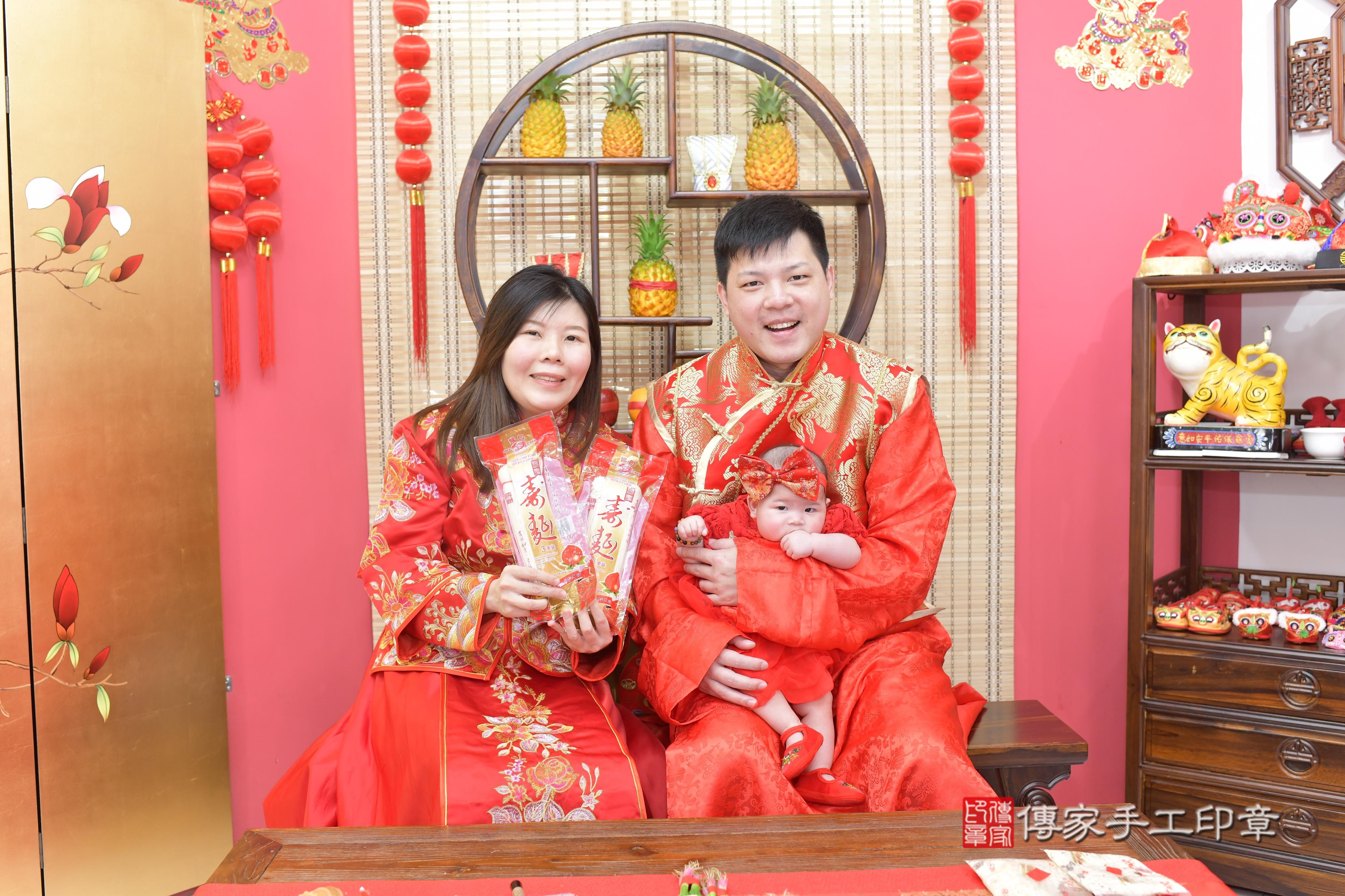 傳家手工印章桃園店、抓周、度脺、中國風會場、傳家嬰兒古禮、吉祥話、抓周道具物品24種、拍照。抓周證書。寶寶抓周、滿周歲、生日快樂、祝福