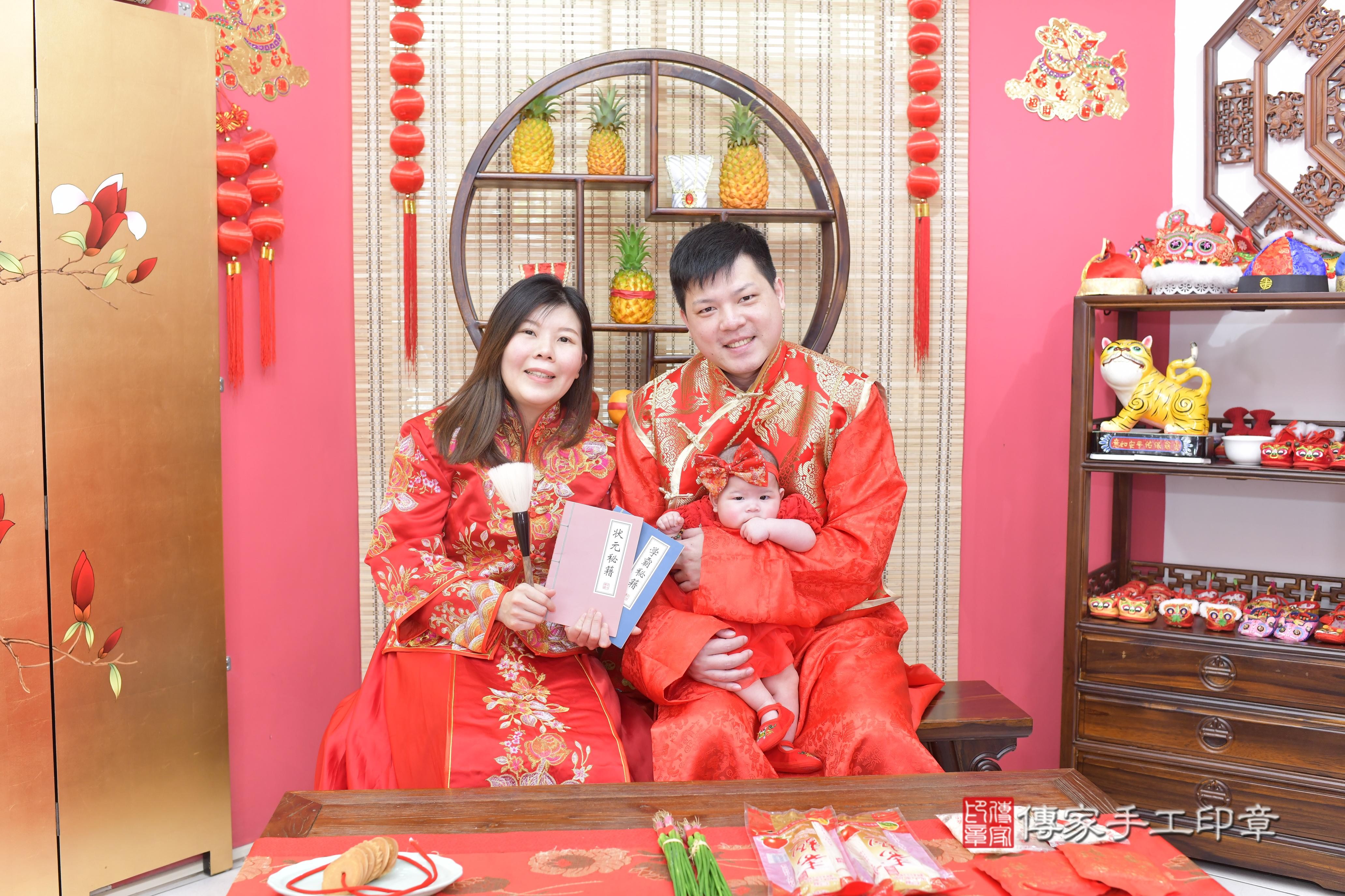 傳家手工印章桃園店、抓周、度脺、中國風會場、傳家嬰兒古禮、吉祥話、抓周道具物品24種、拍照。抓周證書。寶寶抓周、滿周歲、生日快樂、祝福