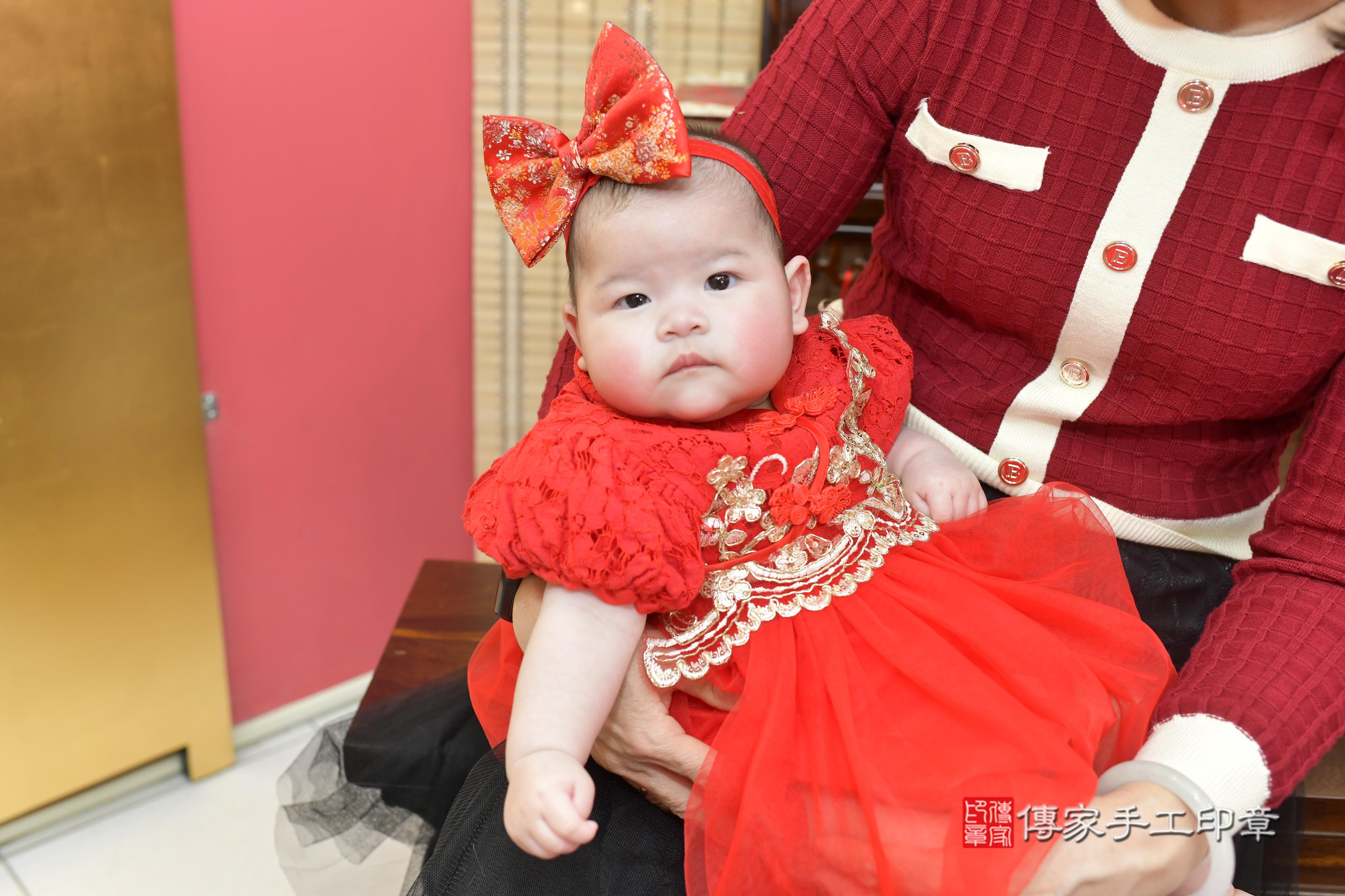 傳家手工印章桃園店、抓周、度脺、中國風會場、傳家嬰兒古禮、吉祥話、抓周道具物品24種、拍照。抓周證書。寶寶抓周、滿周歲、生日快樂、祝福