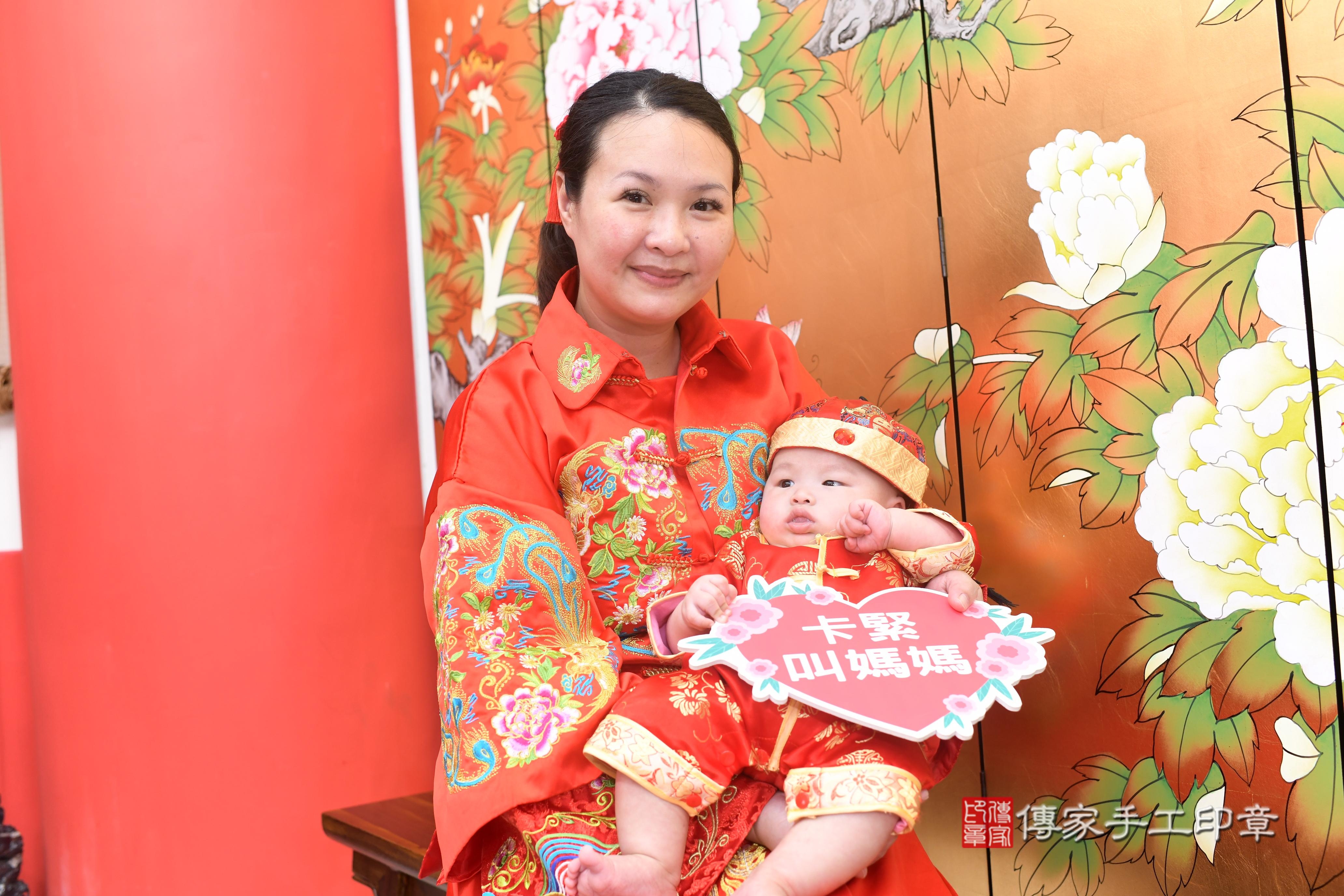 傳家手工印章高雄店、抓周、度脺、中國風會場、傳家嬰兒古禮、吉祥話、抓周道具物品24種、拍照。抓周證書。寶寶抓周、滿周歲、生日快樂、祝福