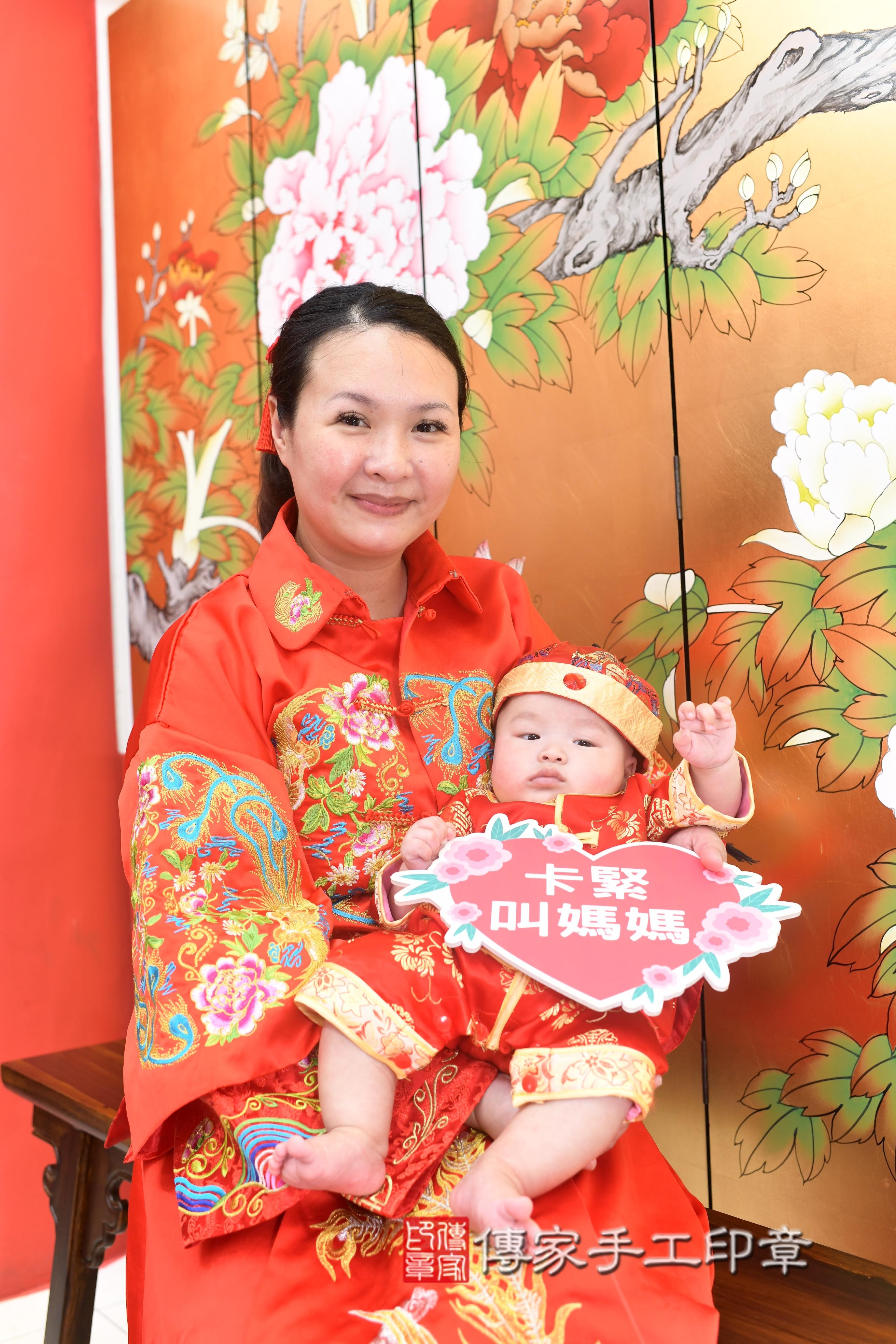 傳家手工印章高雄店、抓周、度脺、中國風會場、傳家嬰兒古禮、吉祥話、抓周道具物品24種、拍照。抓周證書。寶寶抓周、滿周歲、生日快樂、祝福