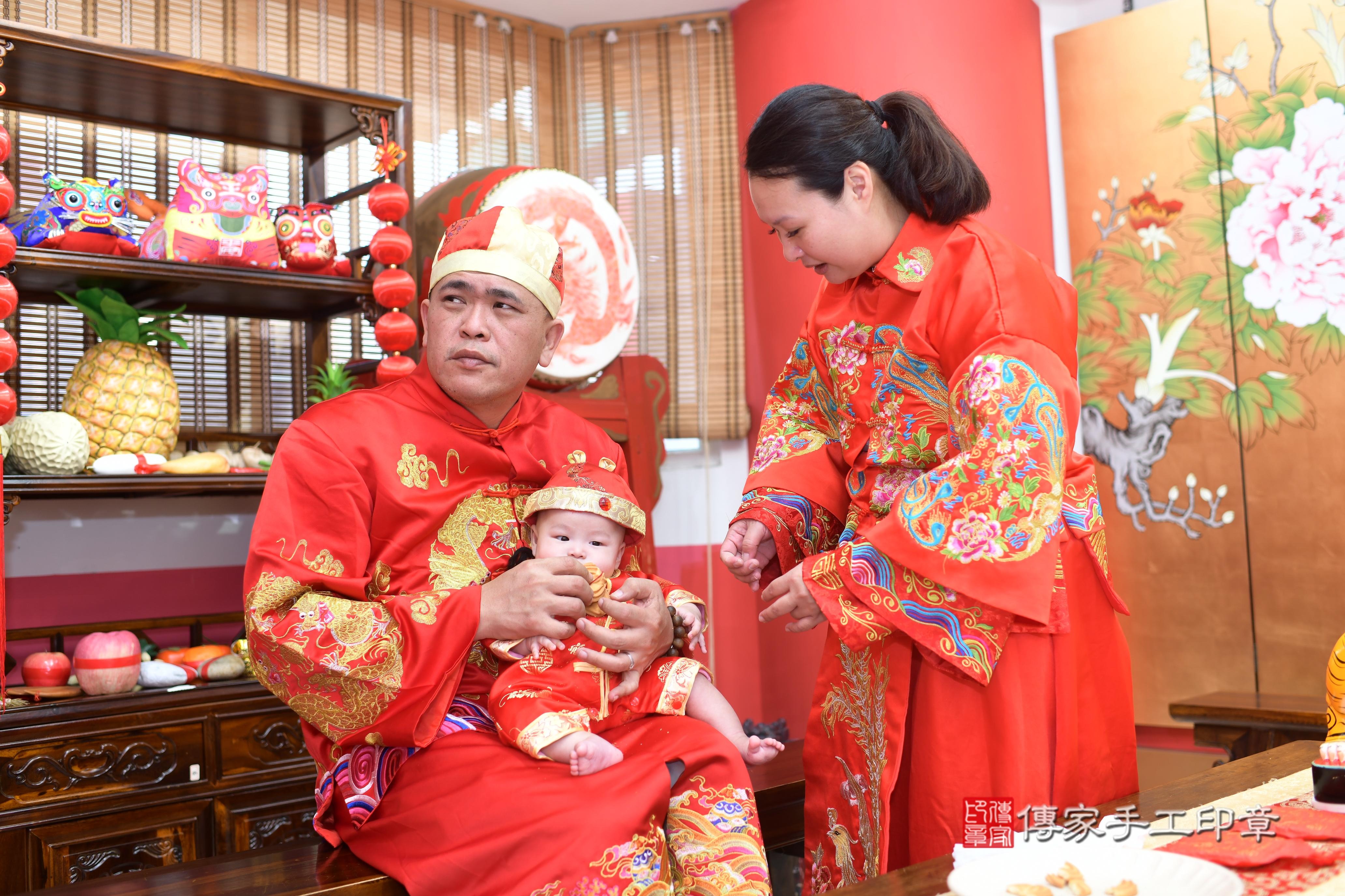 傳家手工印章高雄店、抓周、度脺、中國風會場、傳家嬰兒古禮、吉祥話、抓周道具物品24種、拍照。抓周證書。寶寶抓周、滿周歲、生日快樂、祝福