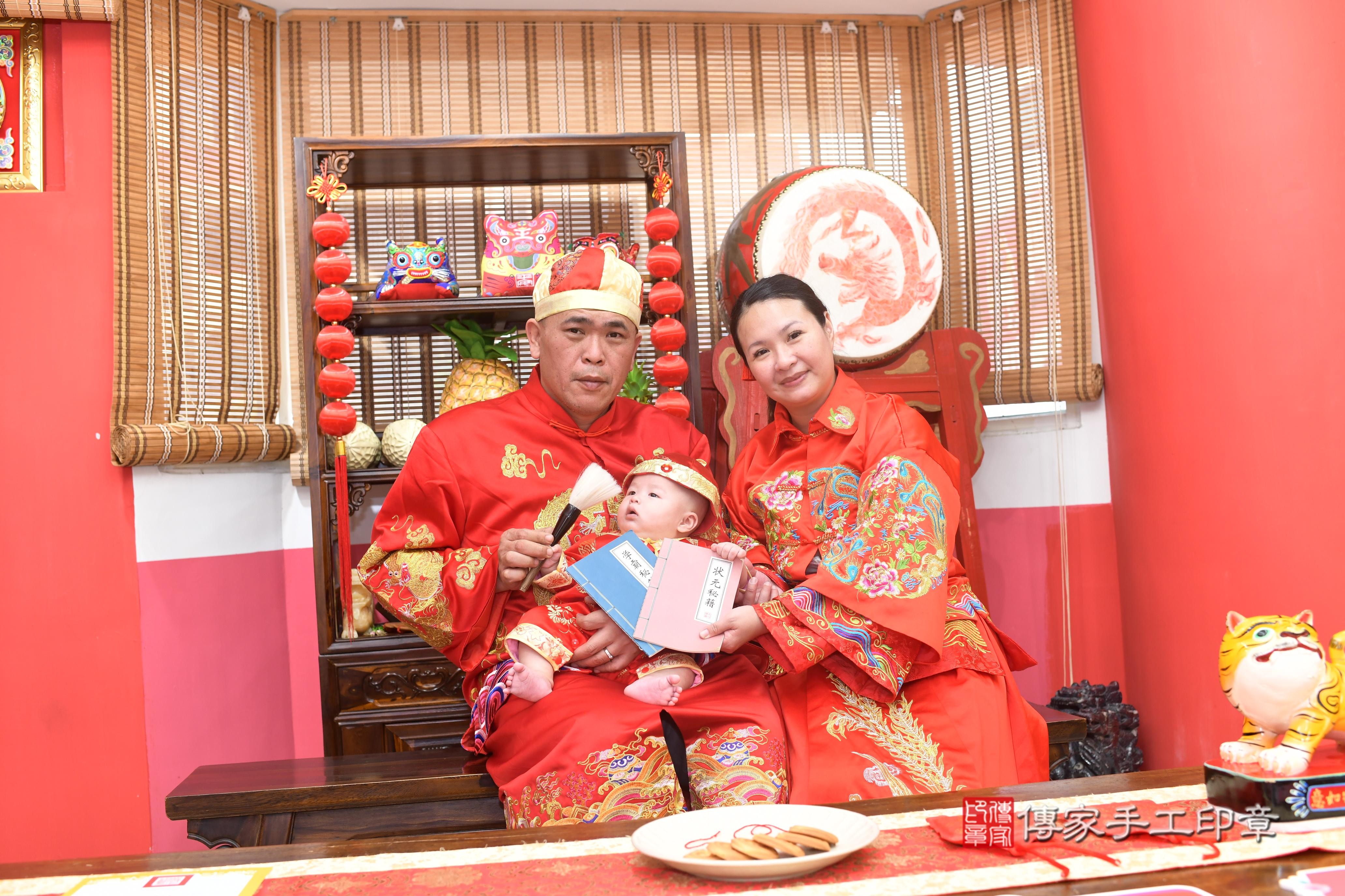 傳家手工印章高雄店、抓周、度脺、中國風會場、傳家嬰兒古禮、吉祥話、抓周道具物品24種、拍照。抓周證書。寶寶抓周、滿周歲、生日快樂、祝福