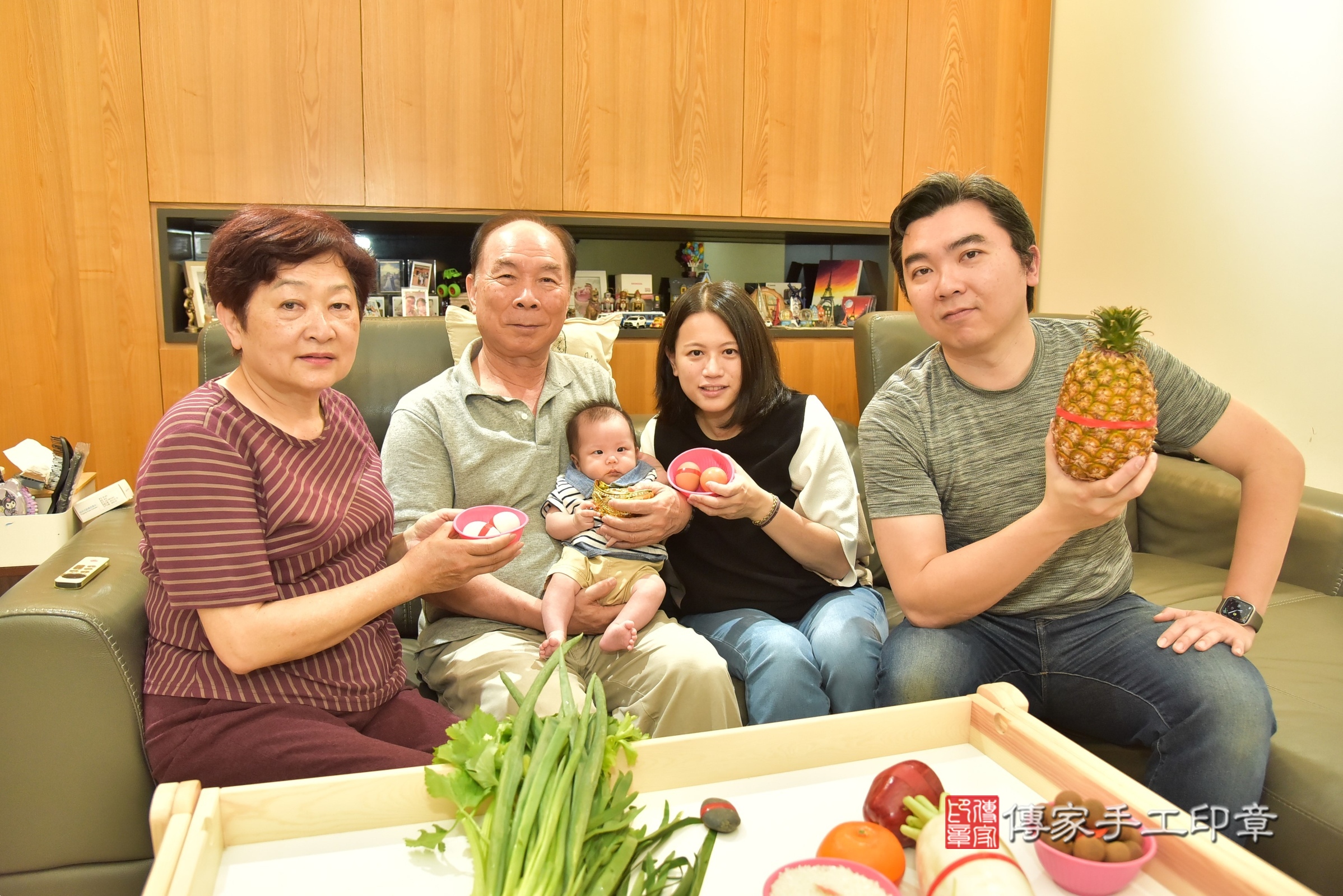 翰翰寶寶(台北市中正區到府嬰兒翰翰寶寶滿月剃頭理髮、到府嬰兒剃胎毛儀式吉祥話)。到府剃頭剃胎毛主持、專業拍照、證書。★購買「臍帶章、肚臍章、胎毛筆刷印章」贈送：剃頭、收涎、抓周，三選一。2025.3.3，照片5