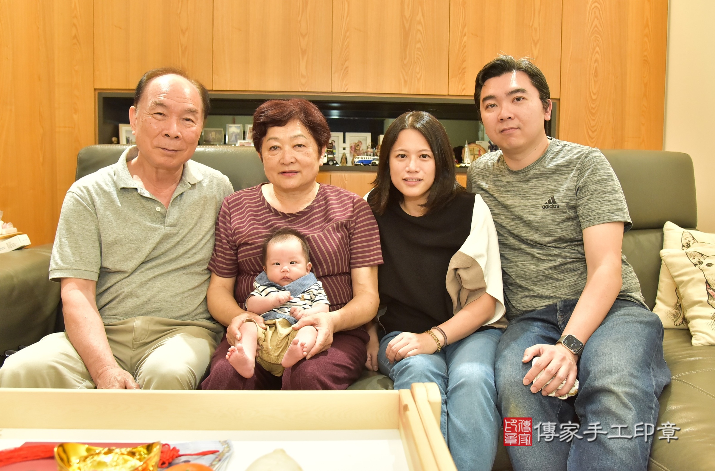 翰翰寶寶(台北市中正區到府嬰兒翰翰寶寶滿月剃頭理髮、到府嬰兒剃胎毛儀式吉祥話)。到府剃頭剃胎毛主持、專業拍照、證書。★購買「臍帶章、肚臍章、胎毛筆刷印章」贈送：剃頭、收涎、抓周，三選一。2025.3.3，照片3