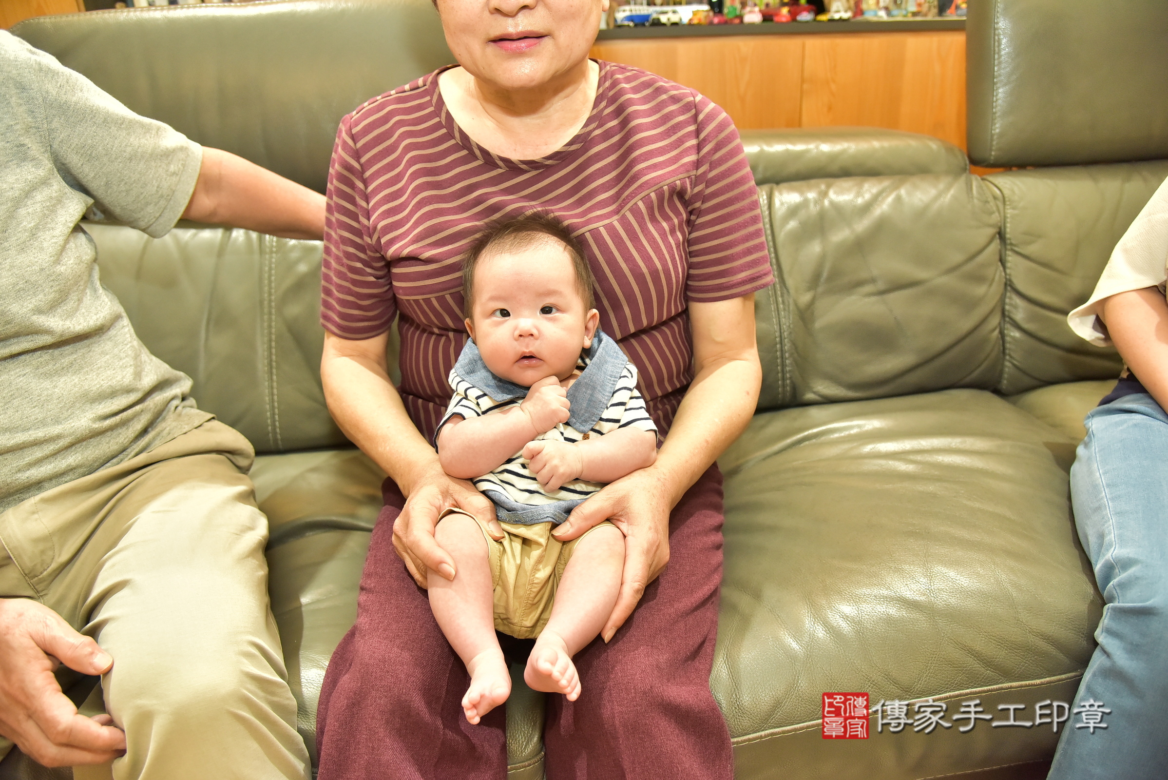 翰翰寶寶(台北市中正區到府嬰兒翰翰寶寶滿月剃頭理髮、到府嬰兒剃胎毛儀式吉祥話)。到府剃頭剃胎毛主持、專業拍照、證書。★購買「臍帶章、肚臍章、胎毛筆刷印章」贈送：剃頭、收涎、抓周，三選一。2025.3.3，照片2
