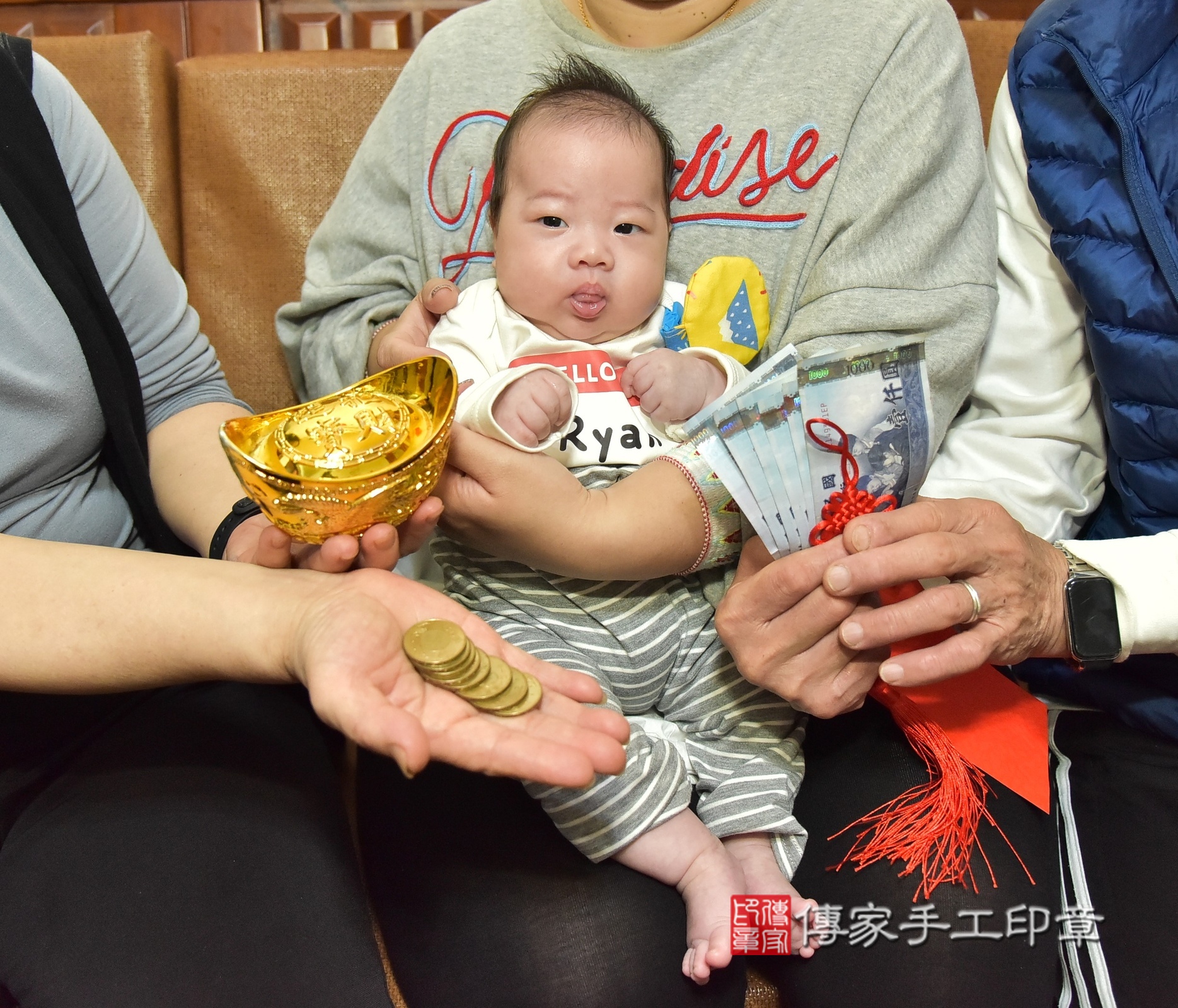 小志寶寶(新北市新莊區到府嬰兒小志寶寶滿月剃頭理髮、到府嬰兒剃胎毛儀式吉祥話)。到府剃頭剃胎毛主持、專業拍照、證書。★購買「臍帶章、肚臍章、胎毛筆刷印章」贈送：剃頭、收涎、抓周，三選一。2025.3.13，照片9