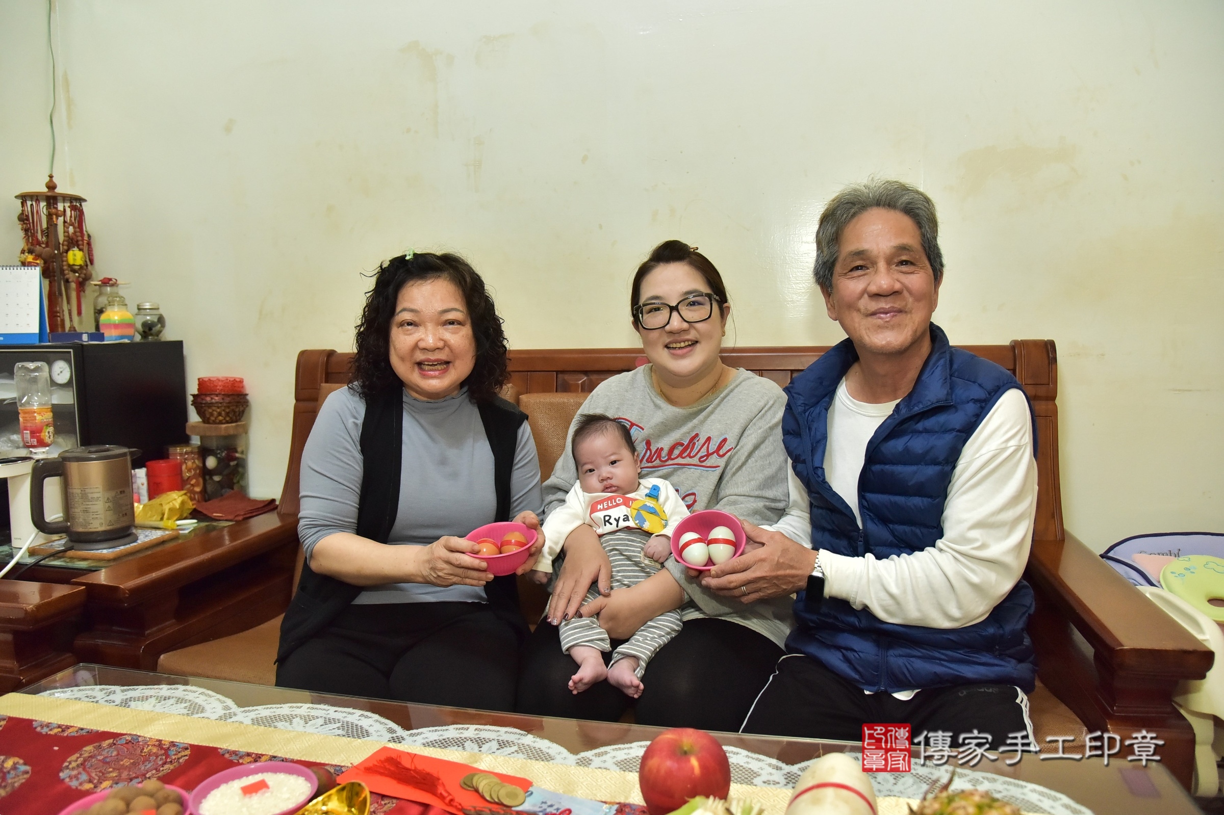 小志寶寶(新北市新莊區到府嬰兒小志寶寶滿月剃頭理髮、到府嬰兒剃胎毛儀式吉祥話)。到府剃頭剃胎毛主持、專業拍照、證書。★購買「臍帶章、肚臍章、胎毛筆刷印章」贈送：剃頭、收涎、抓周，三選一。2025.3.13，照片4