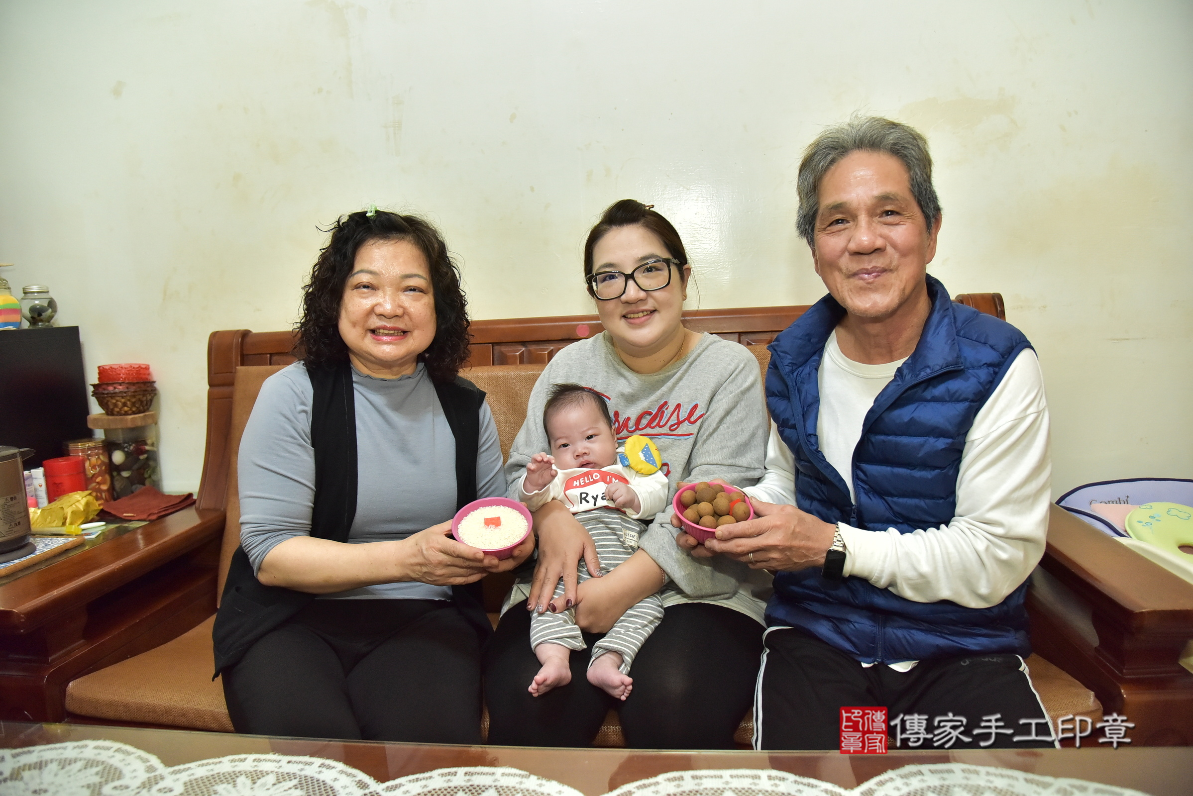小志寶寶(新北市新莊區到府嬰兒小志寶寶滿月剃頭理髮、到府嬰兒剃胎毛儀式吉祥話)。到府剃頭剃胎毛主持、專業拍照、證書。★購買「臍帶章、肚臍章、胎毛筆刷印章」贈送：剃頭、收涎、抓周，三選一。2025.3.13，照片5