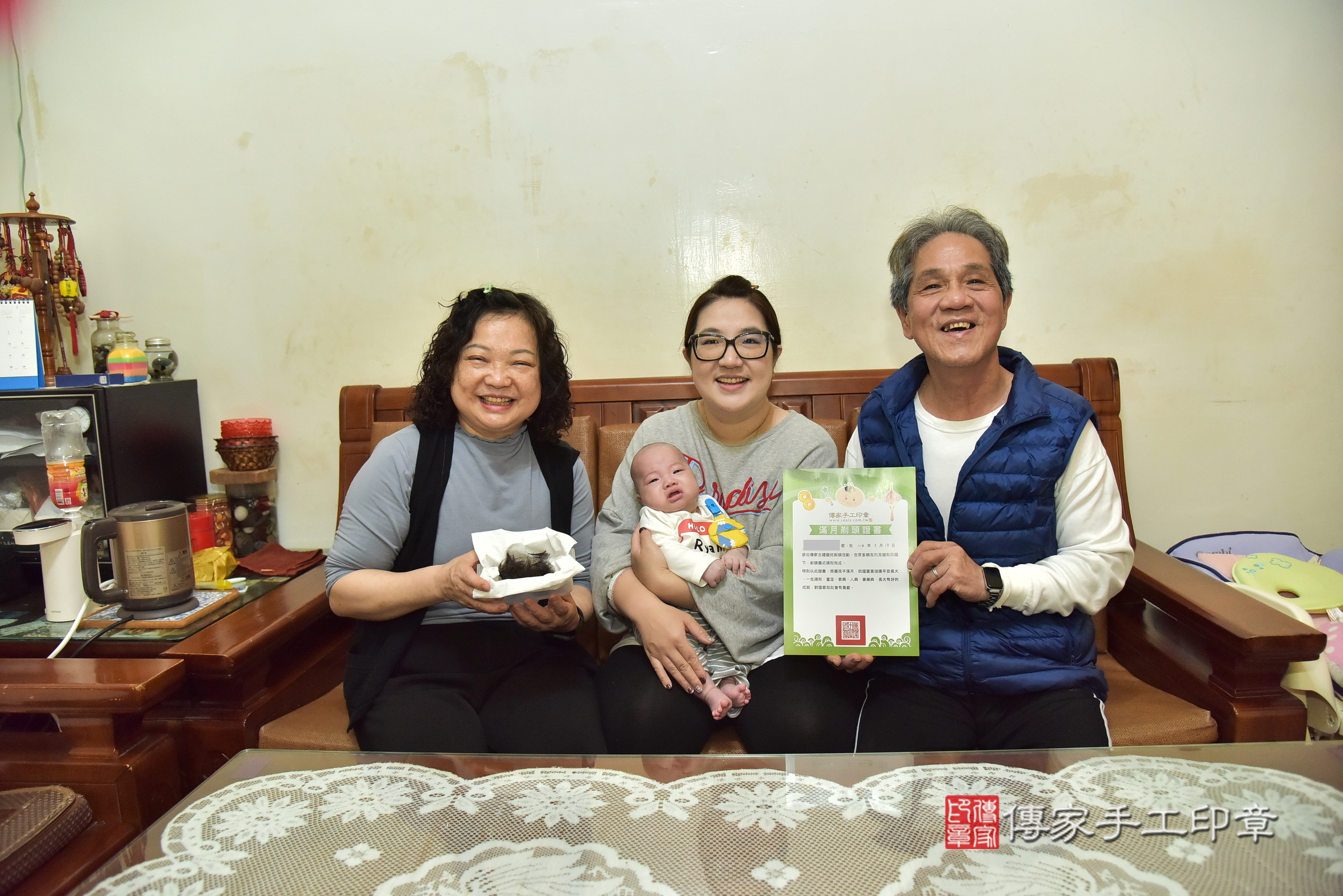 小志寶寶(新北市新莊區到府嬰兒小志寶寶滿月剃頭理髮、到府嬰兒剃胎毛儀式吉祥話)。到府剃頭剃胎毛主持、專業拍照、證書。★購買「臍帶章、肚臍章、胎毛筆刷印章」贈送：剃頭、收涎、抓周，三選一。2025.3.13，照片13