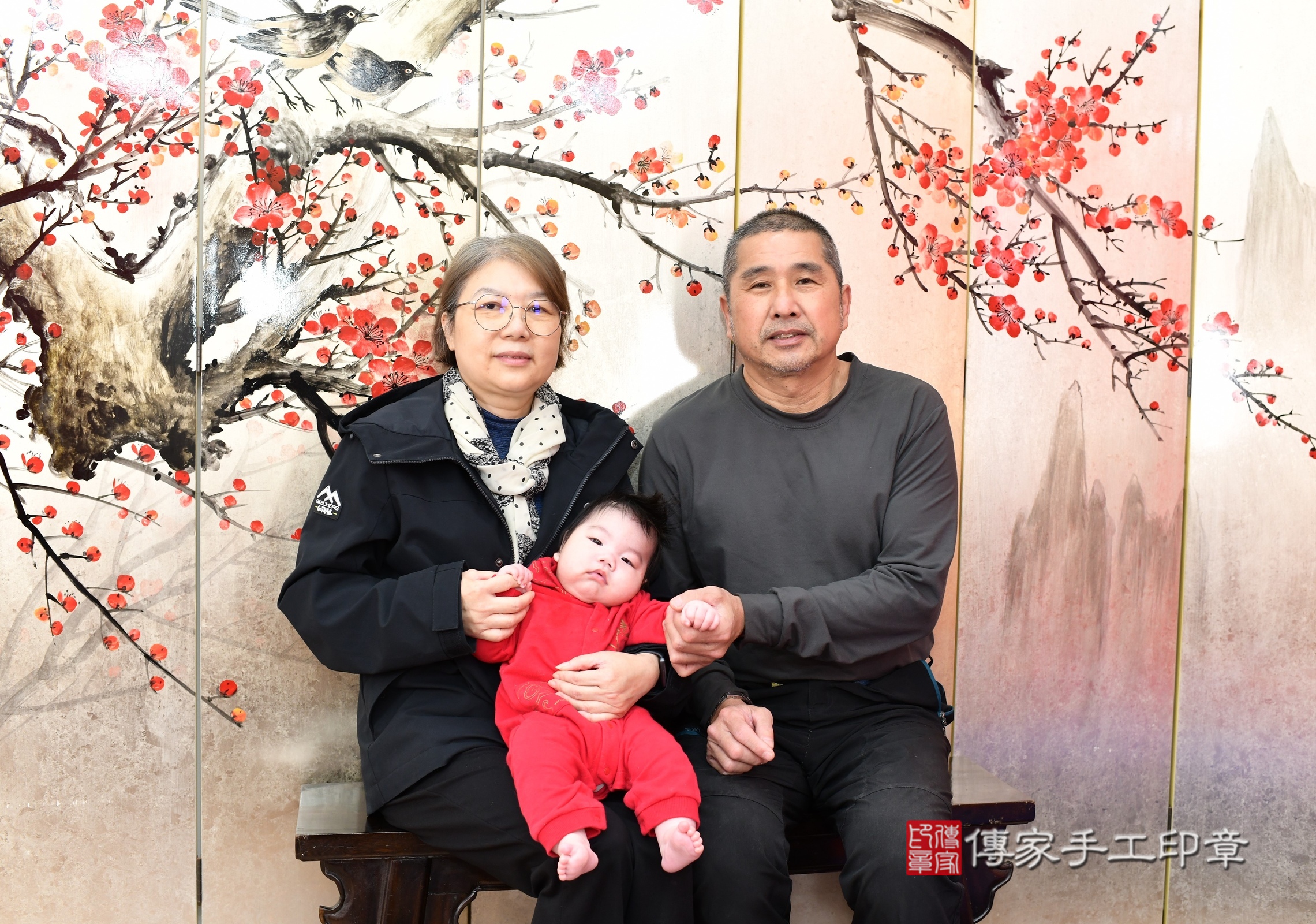 新北市永和區舜舜寶寶收涎推薦：傳家新北店收涎中國風會場，嬰兒古禮收涎收口水流程儀式、收涎吉祥話、收涎餅乾、收涎拍照。收涎證書。2025.3.18，照片2