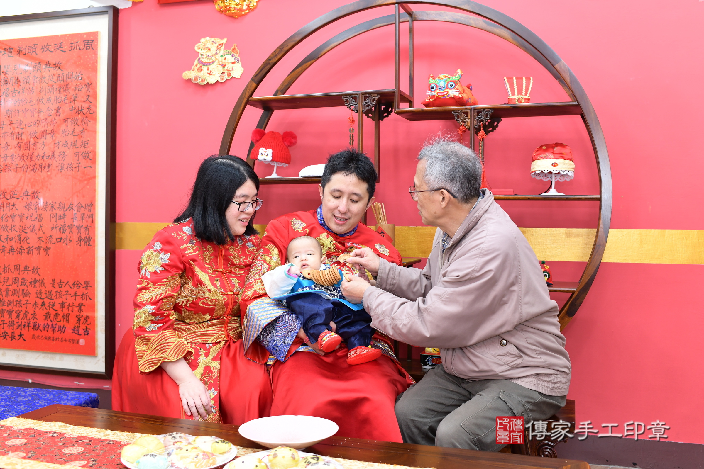 新北市永和區小霖寶寶收涎推薦：傳家新北店收涎中國風會場，嬰兒古禮收涎收口水流程儀式、收涎吉祥話、收涎餅乾、收涎拍照。收涎證書。2025.3.16，照片14