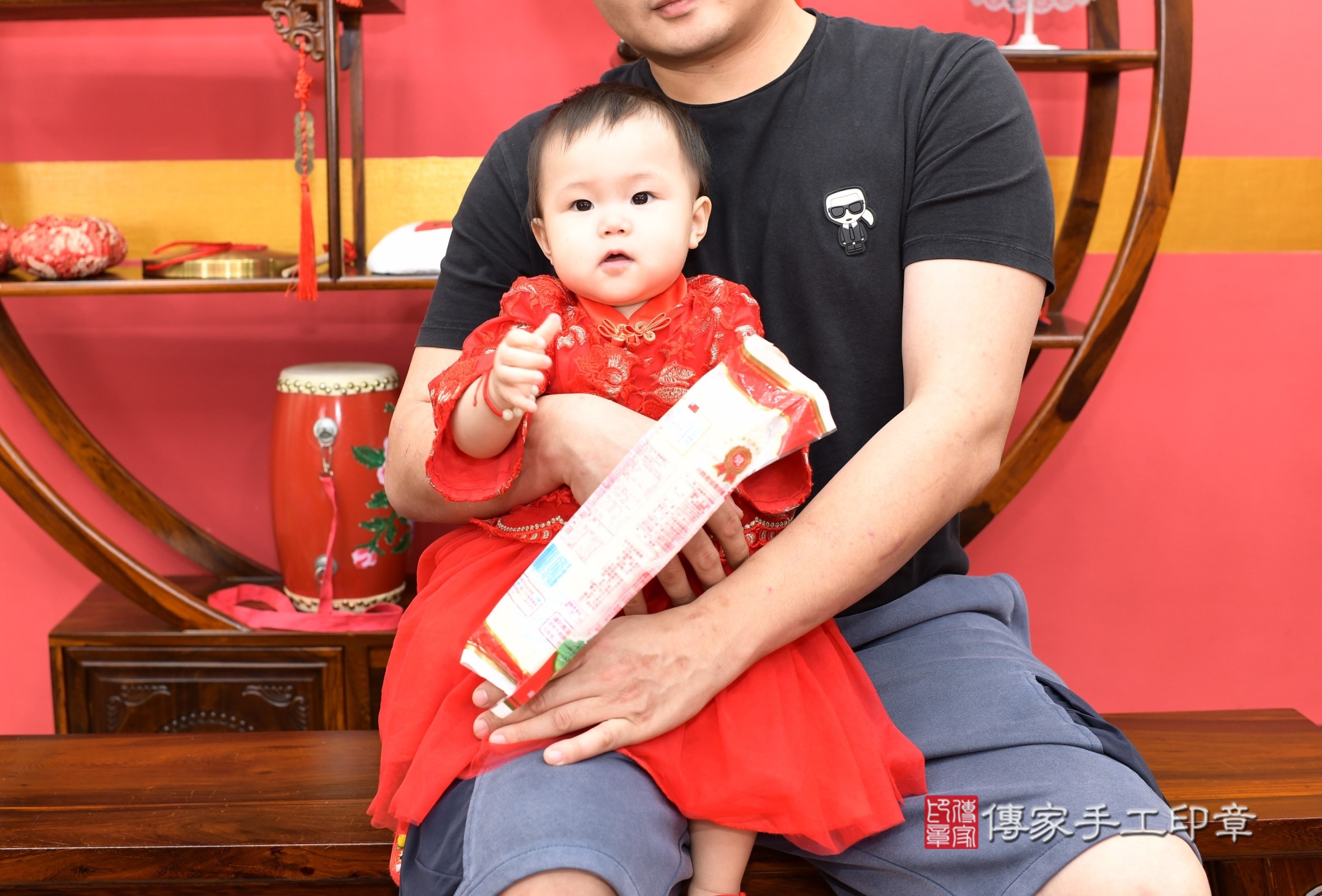 新北市永和區禎禎寶寶抓周推薦：傳家新北店抓周度脺中國風會場，嬰兒古禮抓周流程儀式吉祥話、抓周道具物品24種、拍照。抓周證書。2025.3.1，照片16