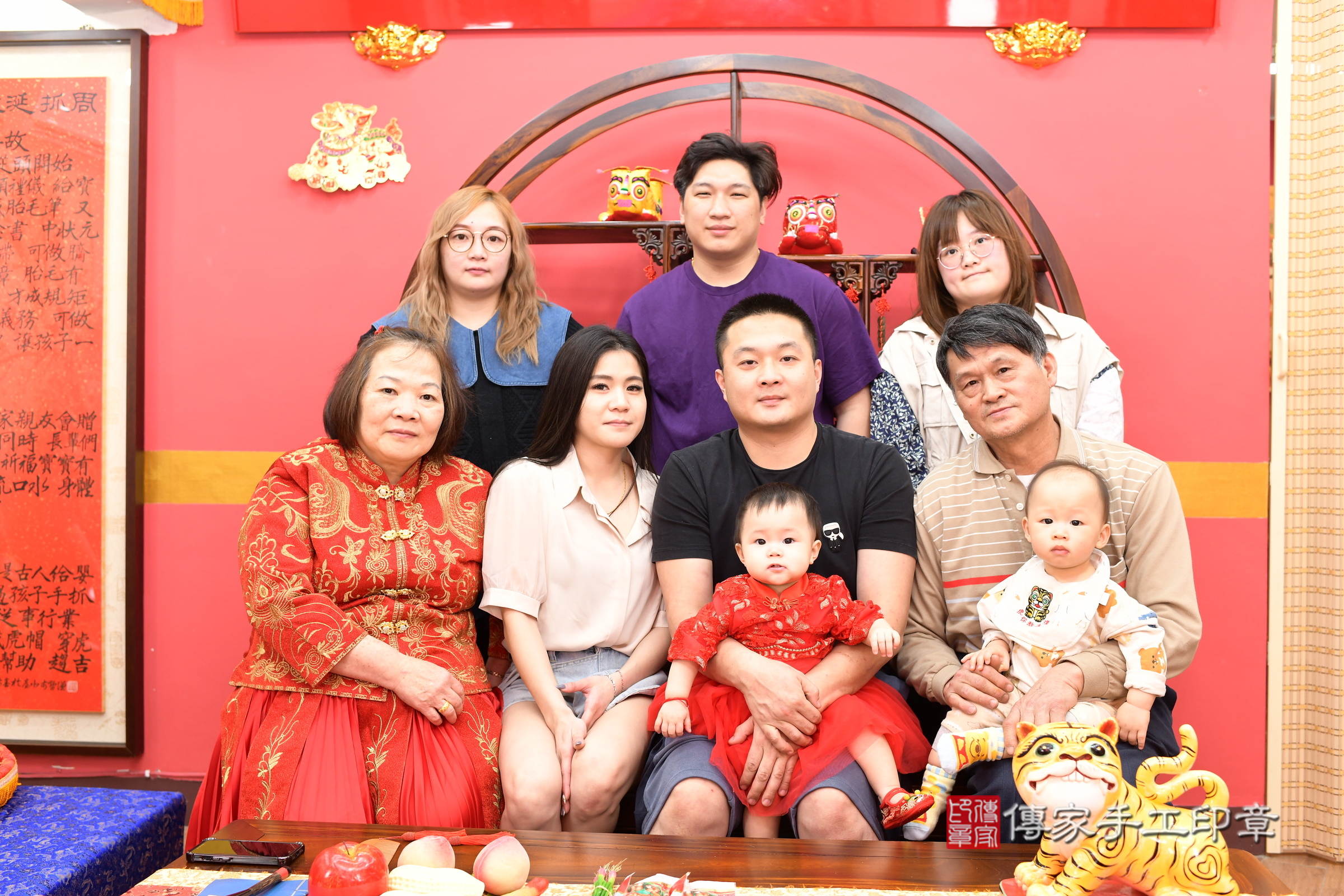 新北市永和區禎禎寶寶抓周推薦：傳家新北店抓周度脺中國風會場，嬰兒古禮抓周流程儀式吉祥話、抓周道具物品24種、拍照。抓周證書。2025.3.1，照片3