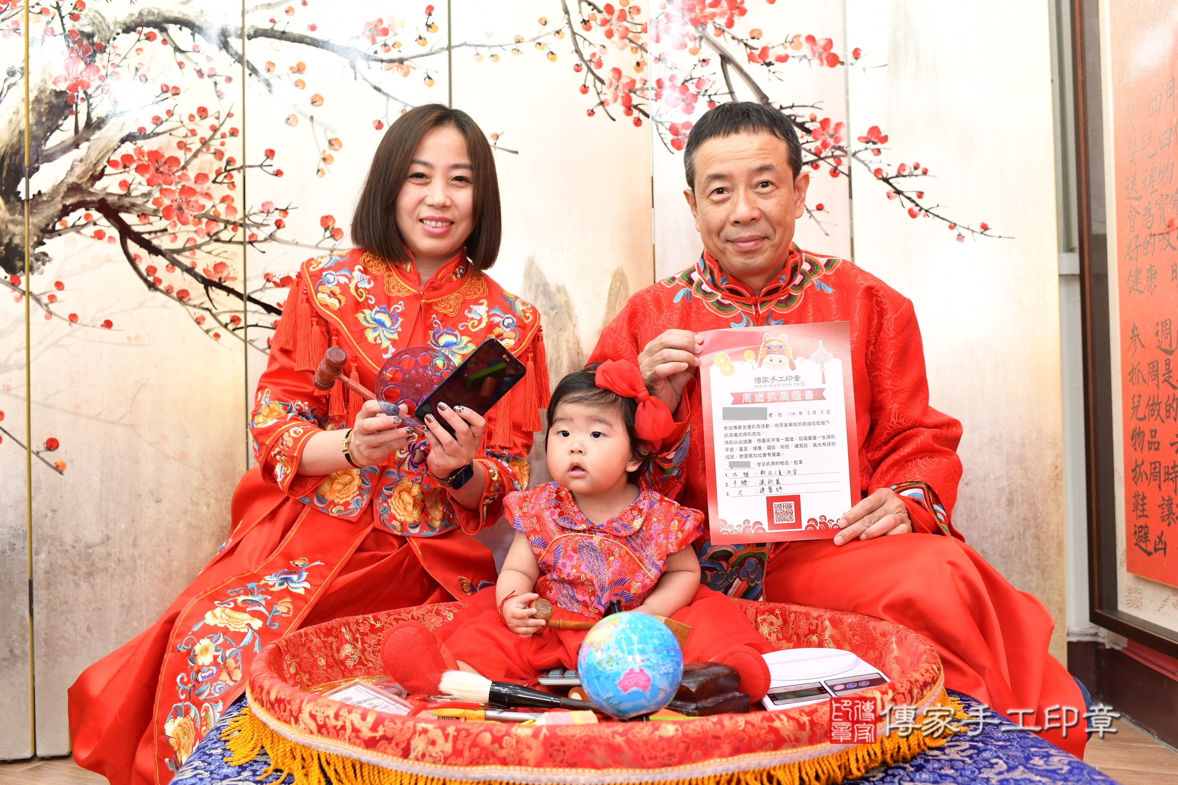 新北市永和區小璇寶寶抓周推薦：傳家新北店抓周度脺中國風會場，嬰兒古禮抓周流程儀式吉祥話、抓周道具物品24種、拍照。抓周證書。2025.3.2，照片15