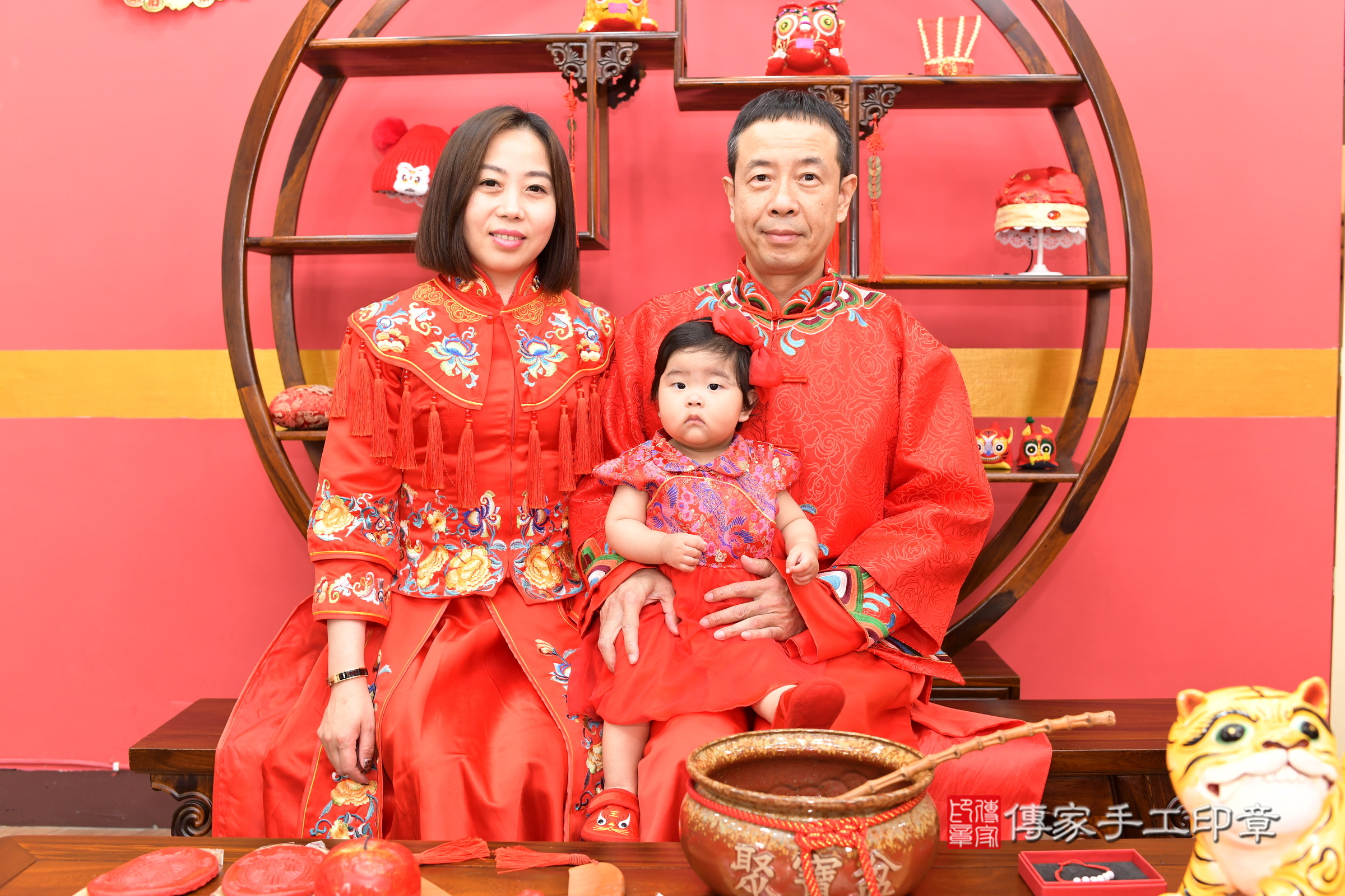新北市永和區小璇寶寶抓周推薦：傳家新北店抓周度脺中國風會場，嬰兒古禮抓周流程儀式吉祥話、抓周道具物品24種、拍照。抓周證書。2025.3.2，照片3
