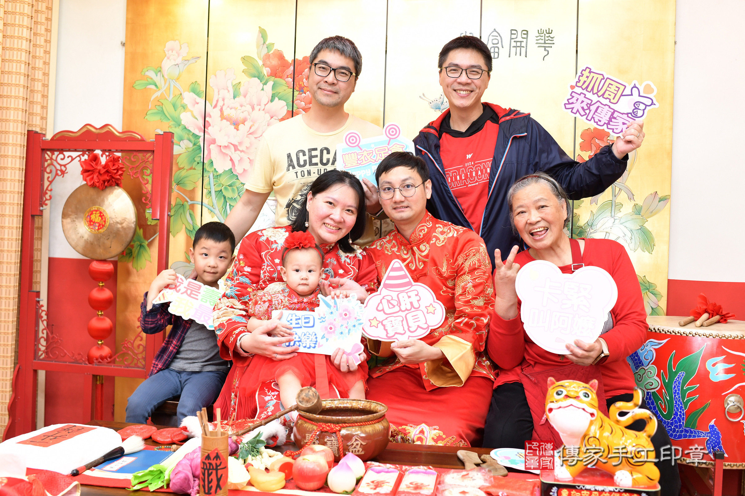 台北市大同區菲菲寶寶抓周推薦：傳家台北店抓周度脺中國風會場，嬰兒古禮抓周流程儀式吉祥話、抓周道具物品24種、拍照。抓周證書。2025.3.1，照片23