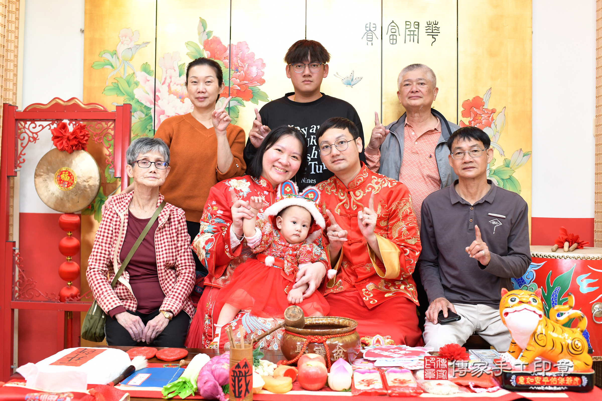 台北市大同區菲菲寶寶抓周推薦：傳家台北店抓周度脺中國風會場，嬰兒古禮抓周流程儀式吉祥話、抓周道具物品24種、拍照。抓周證書。2025.3.1，照片24