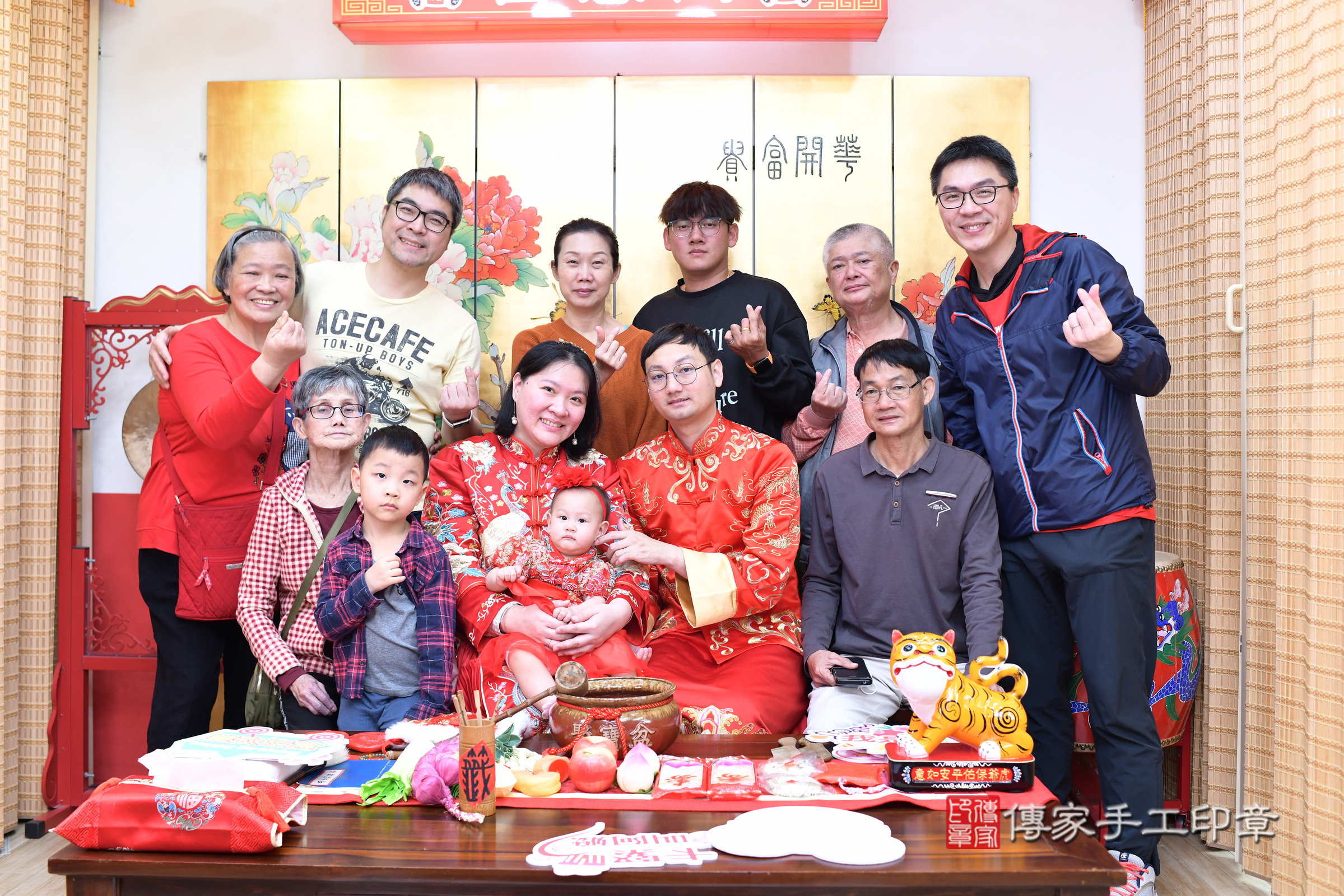 台北市大同區菲菲寶寶抓周推薦：傳家台北店抓周度脺中國風會場，嬰兒古禮抓周流程儀式吉祥話、抓周道具物品24種、拍照。抓周證書。2025.3.1，照片27