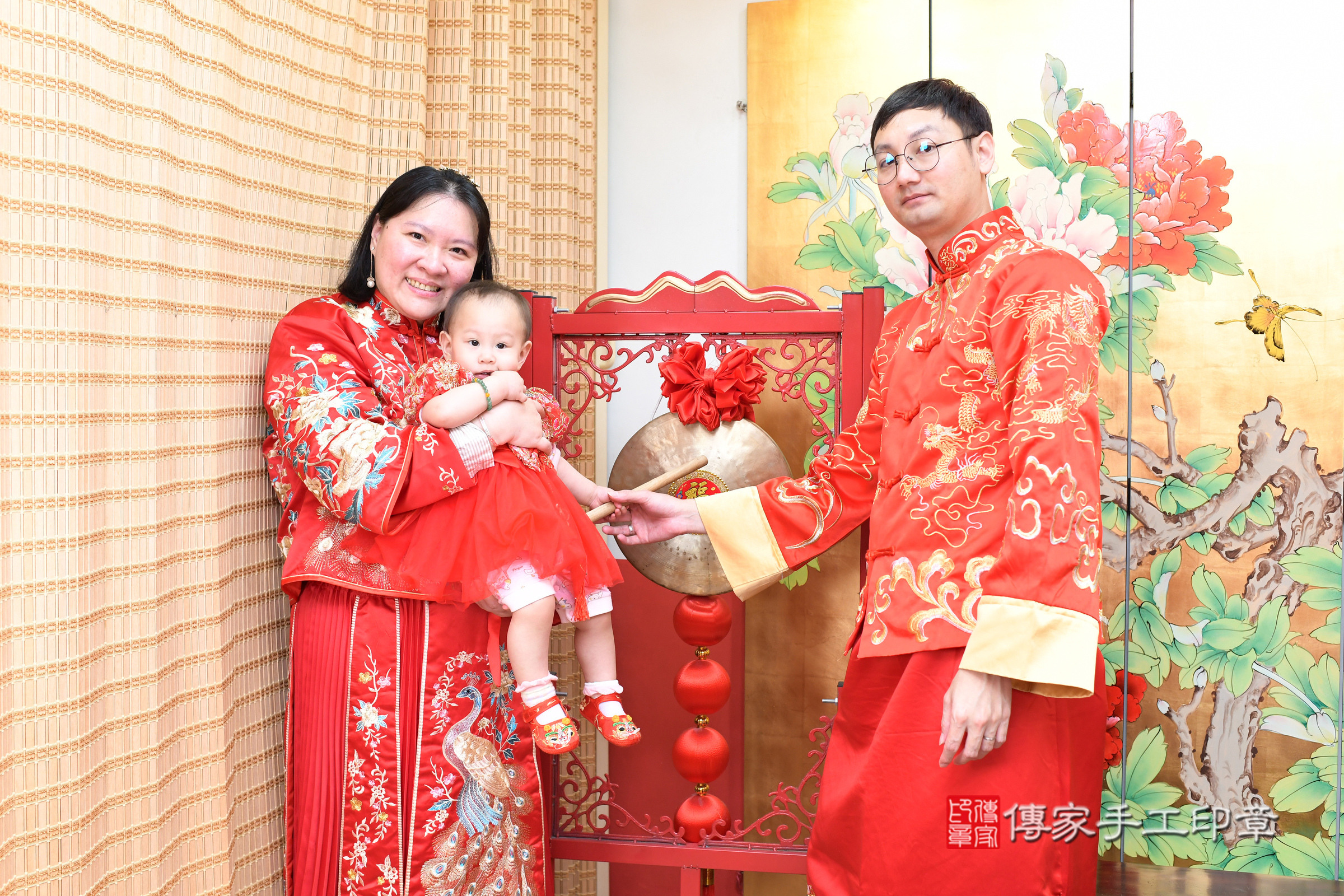 台北市大同區菲菲寶寶抓周推薦：傳家台北店抓周度脺中國風會場，嬰兒古禮抓周流程儀式吉祥話、抓周道具物品24種、拍照。抓周證書。2025.3.1，照片19