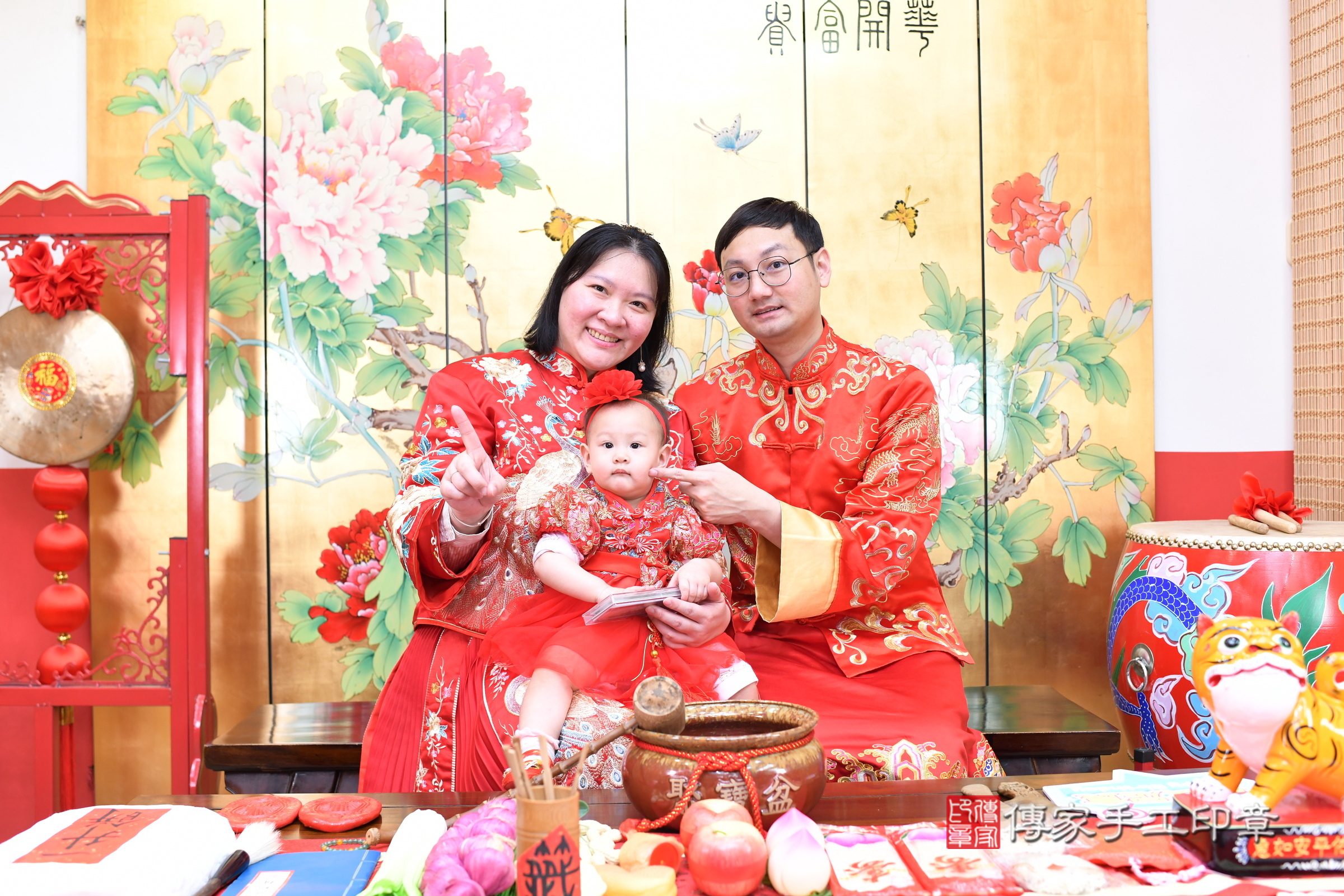 台北市大同區菲菲寶寶抓周推薦：傳家台北店抓周度脺中國風會場，嬰兒古禮抓周流程儀式吉祥話、抓周道具物品24種、拍照。抓周證書。2025.3.1，照片3