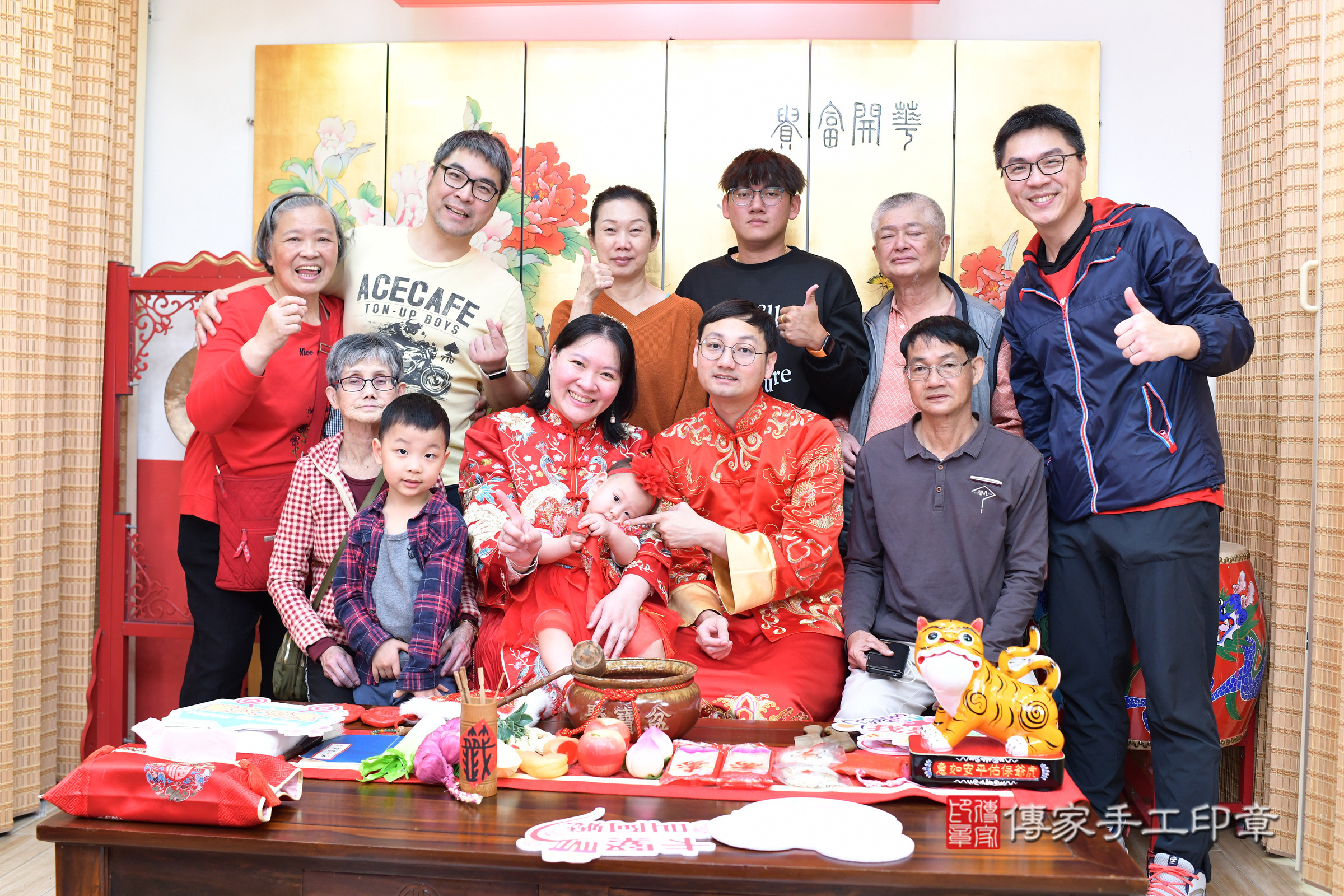 台北市大同區菲菲寶寶抓周推薦：傳家台北店抓周度脺中國風會場，嬰兒古禮抓周流程儀式吉祥話、抓周道具物品24種、拍照。抓周證書。2025.3.1，照片26