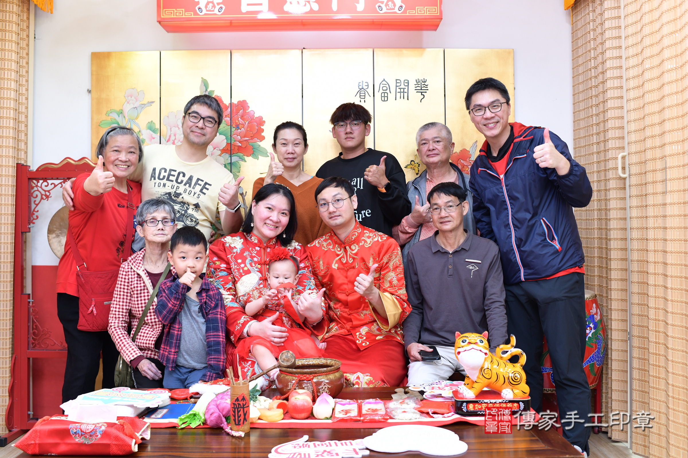 台北市大同區菲菲寶寶抓周推薦：傳家台北店抓周度脺中國風會場，嬰兒古禮抓周流程儀式吉祥話、抓周道具物品24種、拍照。抓周證書。2025.3.1，照片28