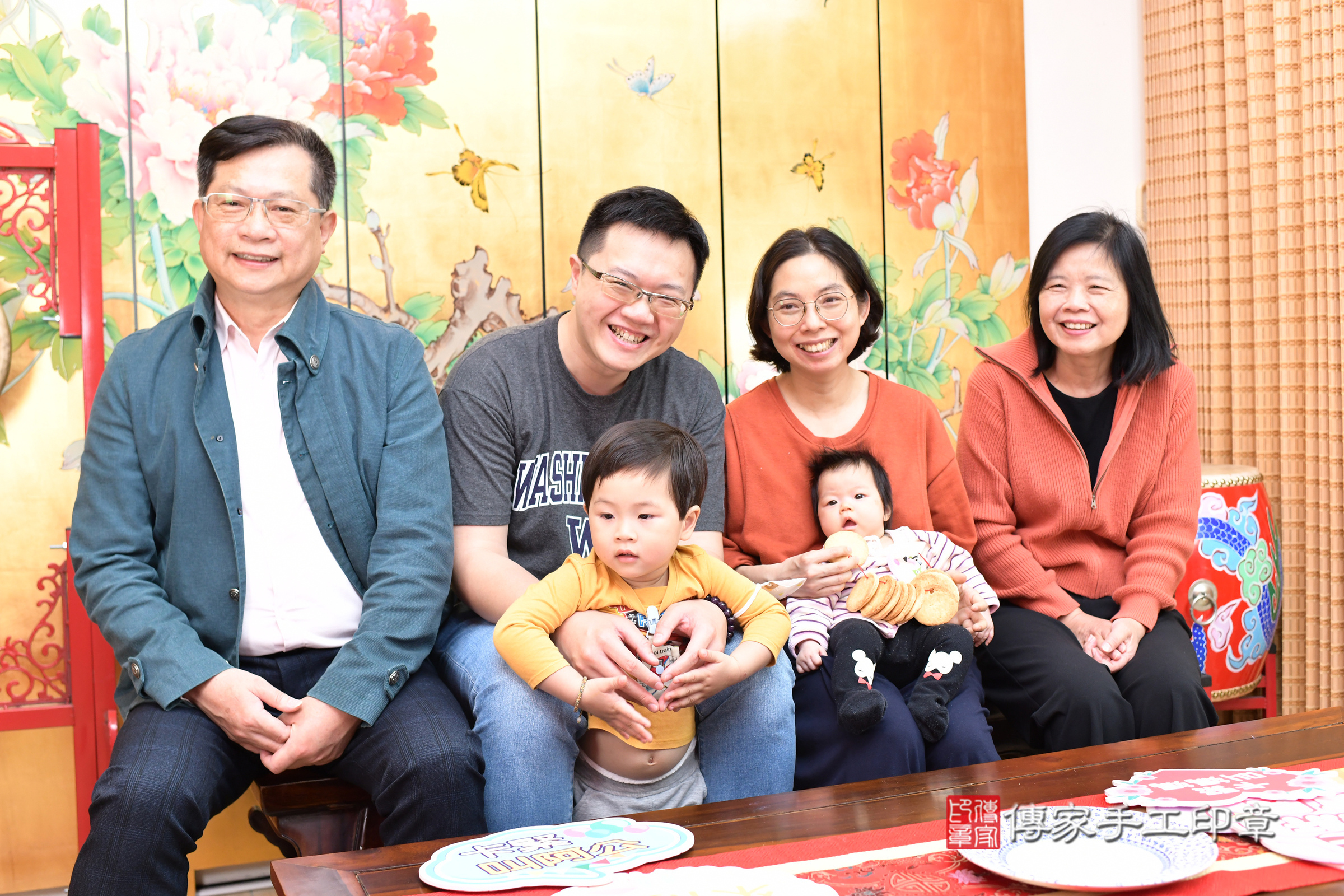 台北市大同區婷婷寶寶收涎推薦：傳家台北店收涎中國風會場，嬰兒古禮收涎收口水流程儀式、收涎吉祥話、收涎餅乾、收涎拍照。收涎證書。2025.3.10，照片13