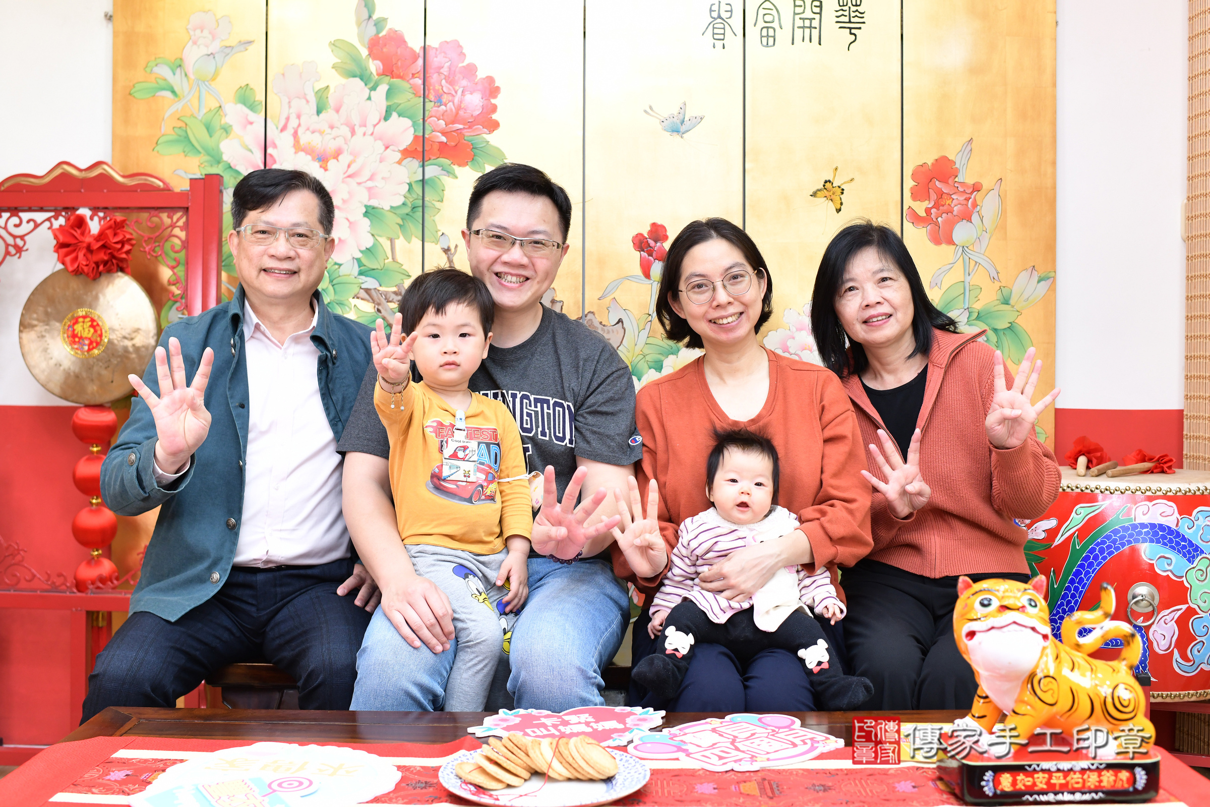 台北市大同區婷婷寶寶收涎推薦：傳家台北店收涎中國風會場，嬰兒古禮收涎收口水流程儀式、收涎吉祥話、收涎餅乾、收涎拍照。收涎證書。2025.3.10，照片9