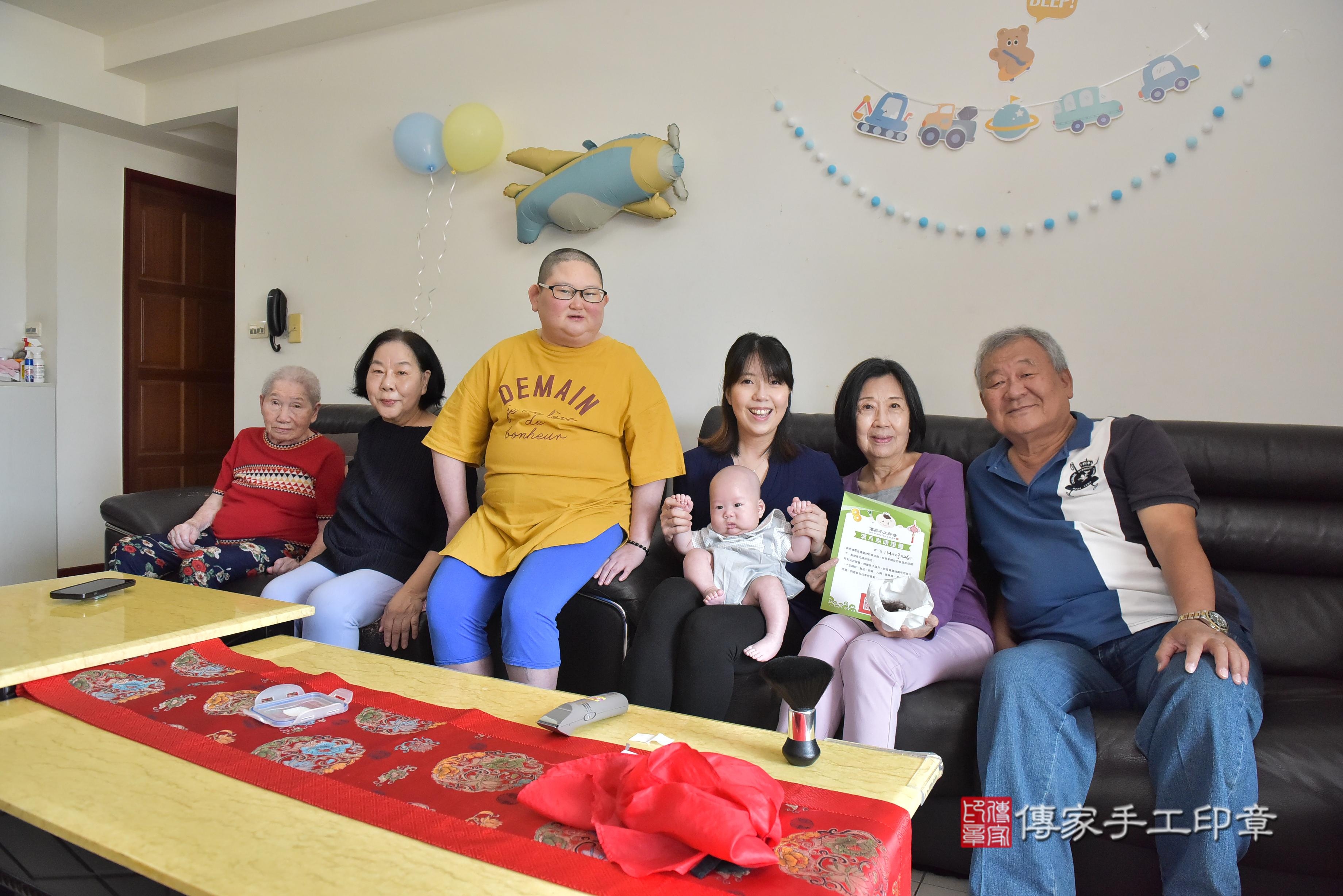 傳家手工印章高雄店、抓周、度脺、中國風會場、傳家嬰兒古禮、吉祥話、抓周道具物品24種、拍照。抓周證書。寶寶抓周、滿周歲、生日快樂、祝福