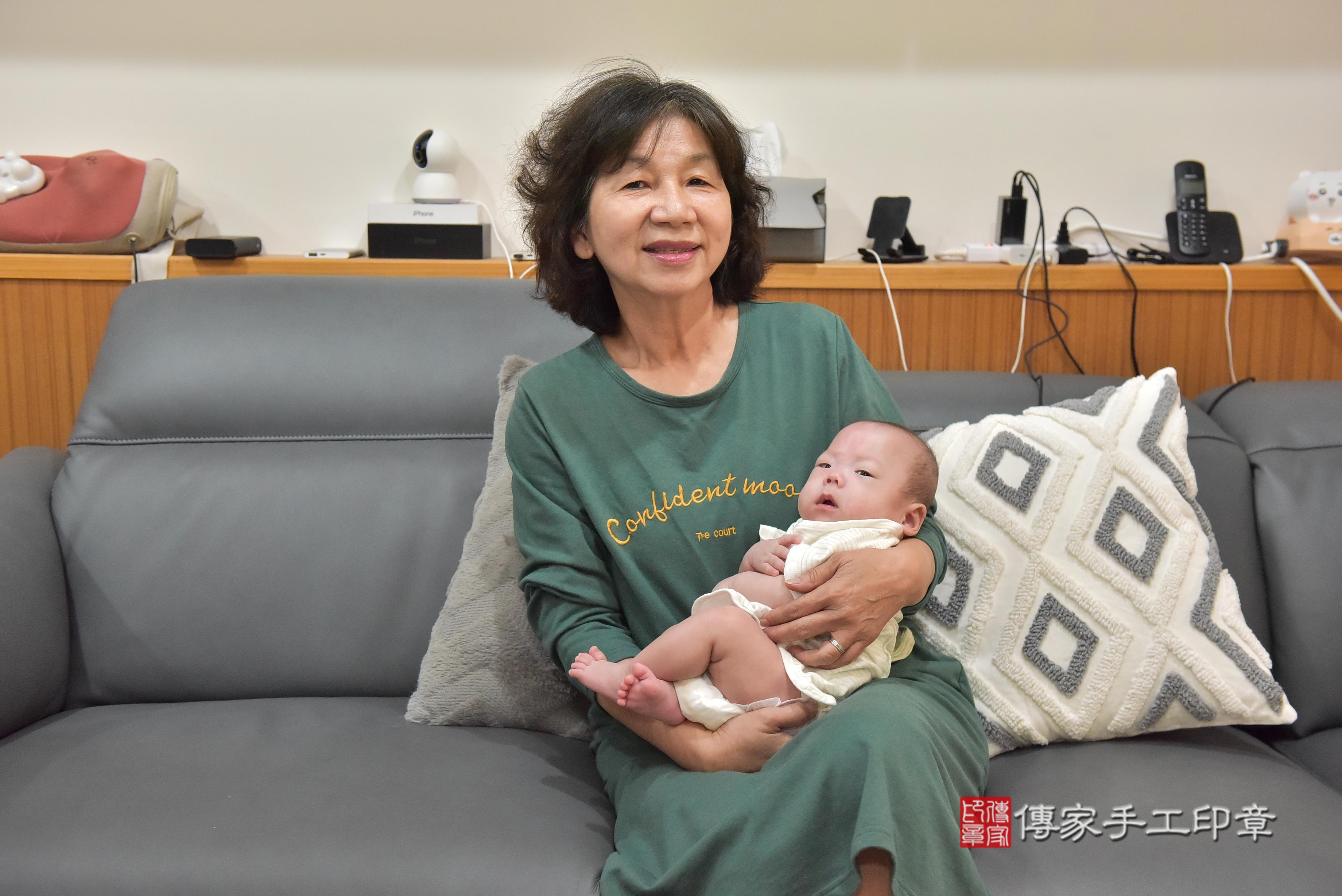 傳家手工印章高雄店、抓周、度脺、中國風會場、傳家嬰兒古禮、吉祥話、抓周道具物品24種、拍照。抓周證書。寶寶抓周、滿周歲、生日快樂、祝福
