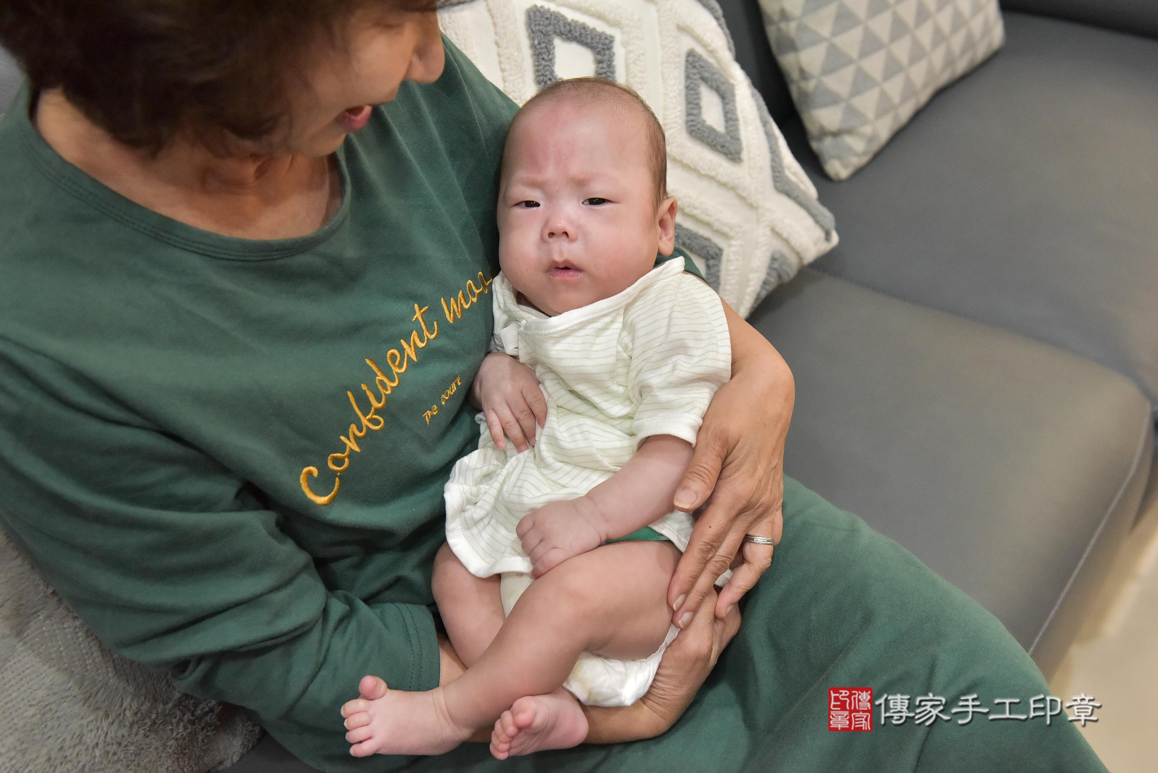 傳家手工印章高雄店、抓周、度脺、中國風會場、傳家嬰兒古禮、吉祥話、抓周道具物品24種、拍照。抓周證書。寶寶抓周、滿周歲、生日快樂、祝福