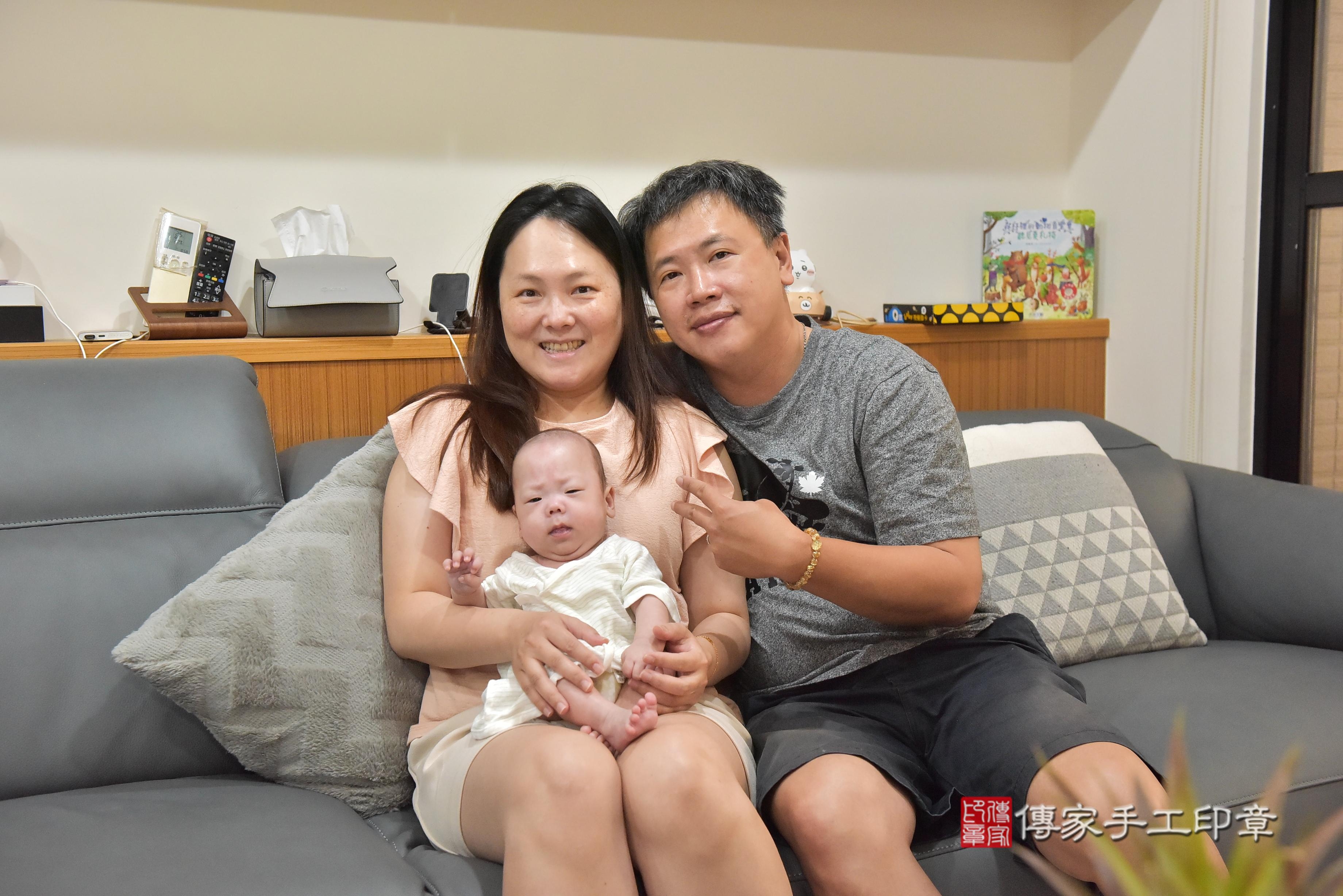 傳家手工印章高雄店、抓周、度脺、中國風會場、傳家嬰兒古禮、吉祥話、抓周道具物品24種、拍照。抓周證書。寶寶抓周、滿周歲、生日快樂、祝福