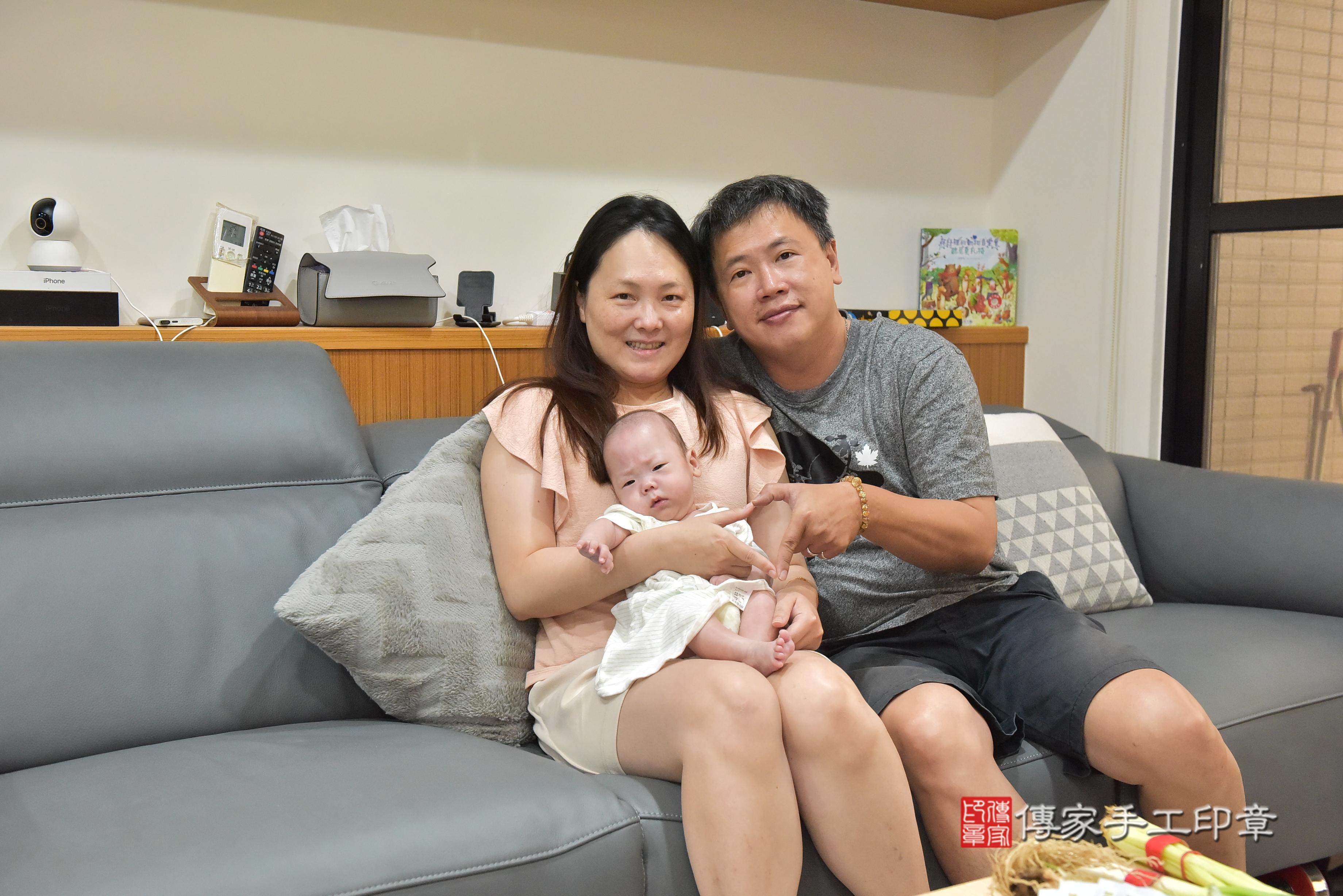 傳家手工印章高雄店、抓周、度脺、中國風會場、傳家嬰兒古禮、吉祥話、抓周道具物品24種、拍照。抓周證書。寶寶抓周、滿周歲、生日快樂、祝福