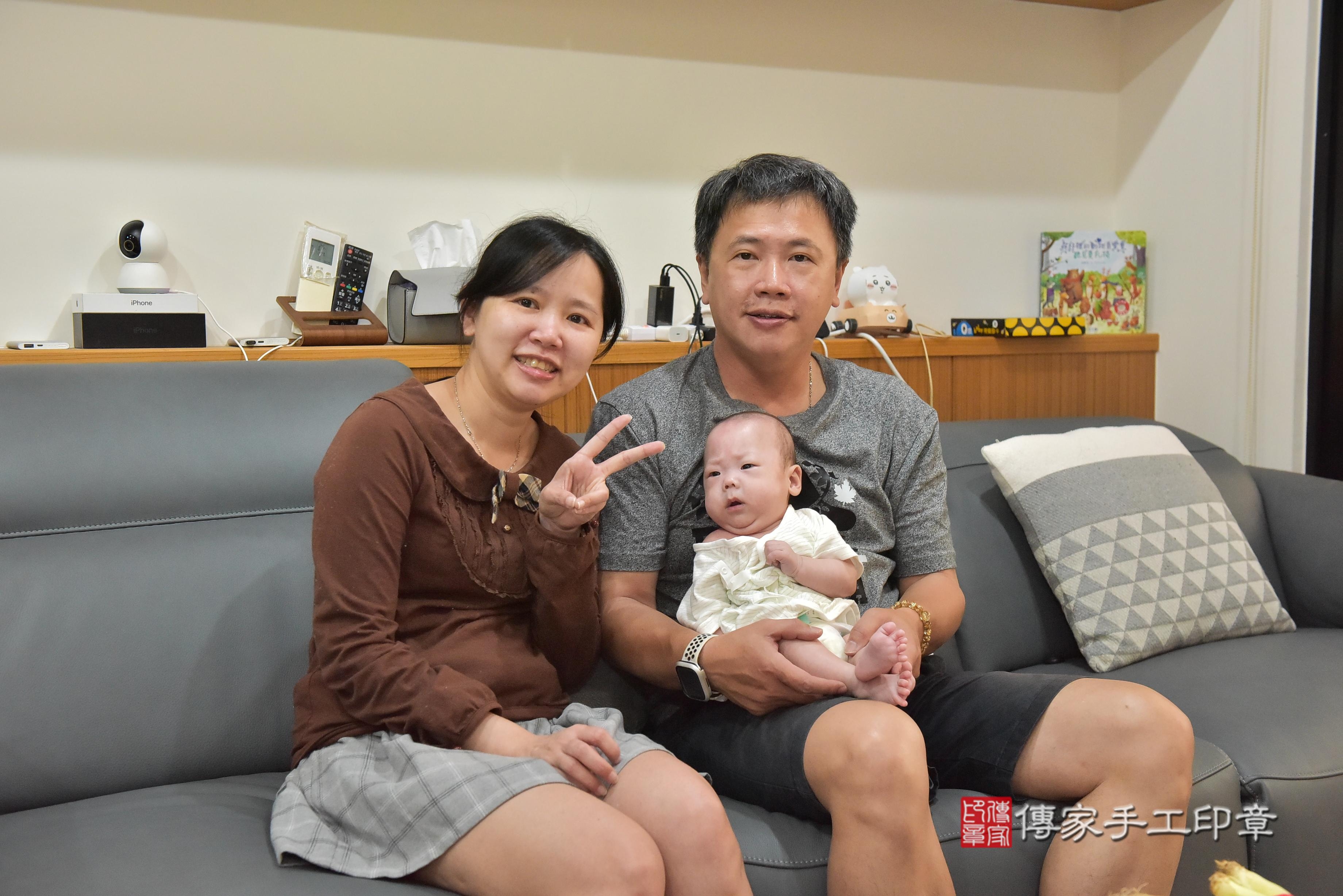 傳家手工印章高雄店、抓周、度脺、中國風會場、傳家嬰兒古禮、吉祥話、抓周道具物品24種、拍照。抓周證書。寶寶抓周、滿周歲、生日快樂、祝福