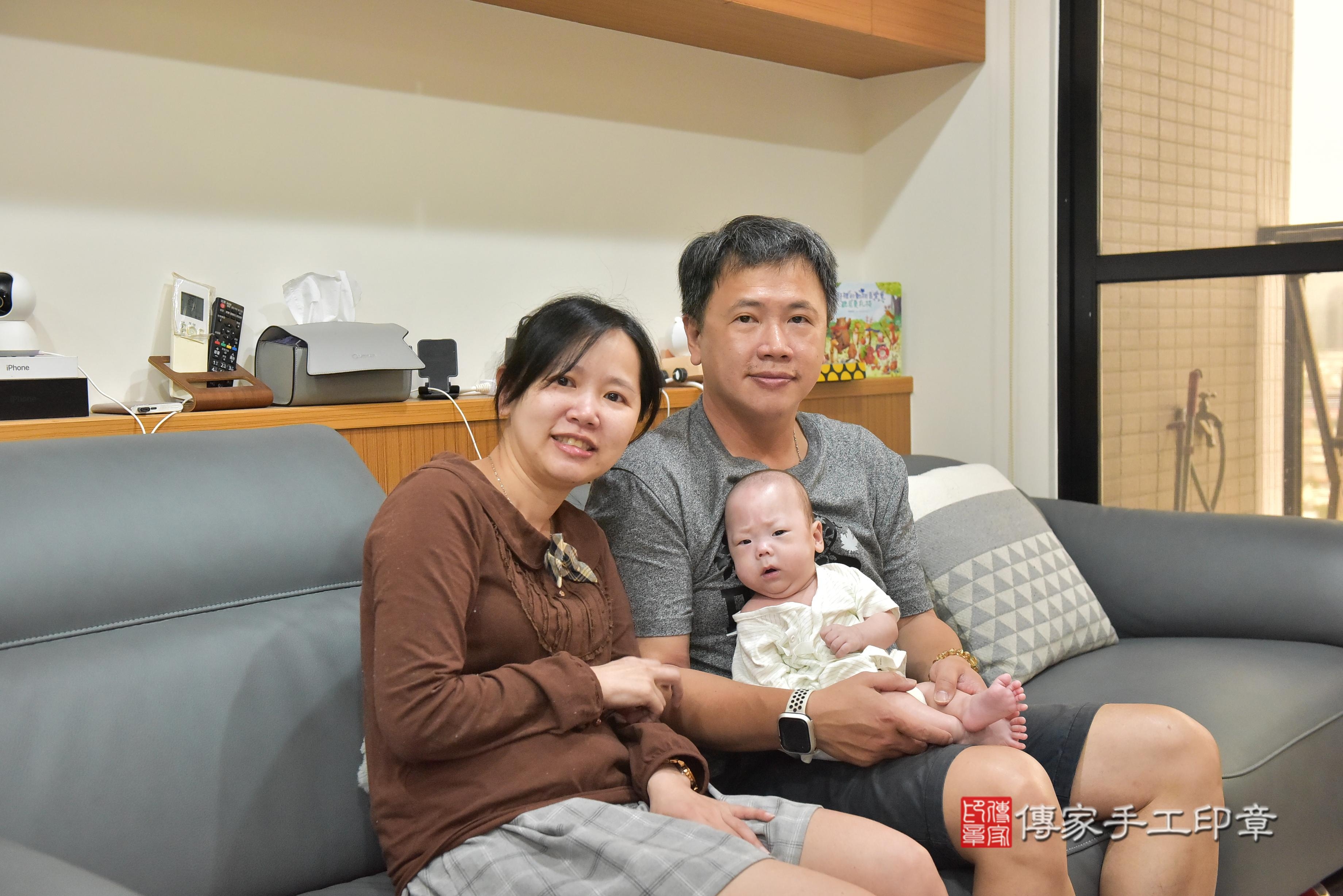 傳家手工印章高雄店、抓周、度脺、中國風會場、傳家嬰兒古禮、吉祥話、抓周道具物品24種、拍照。抓周證書。寶寶抓周、滿周歲、生日快樂、祝福