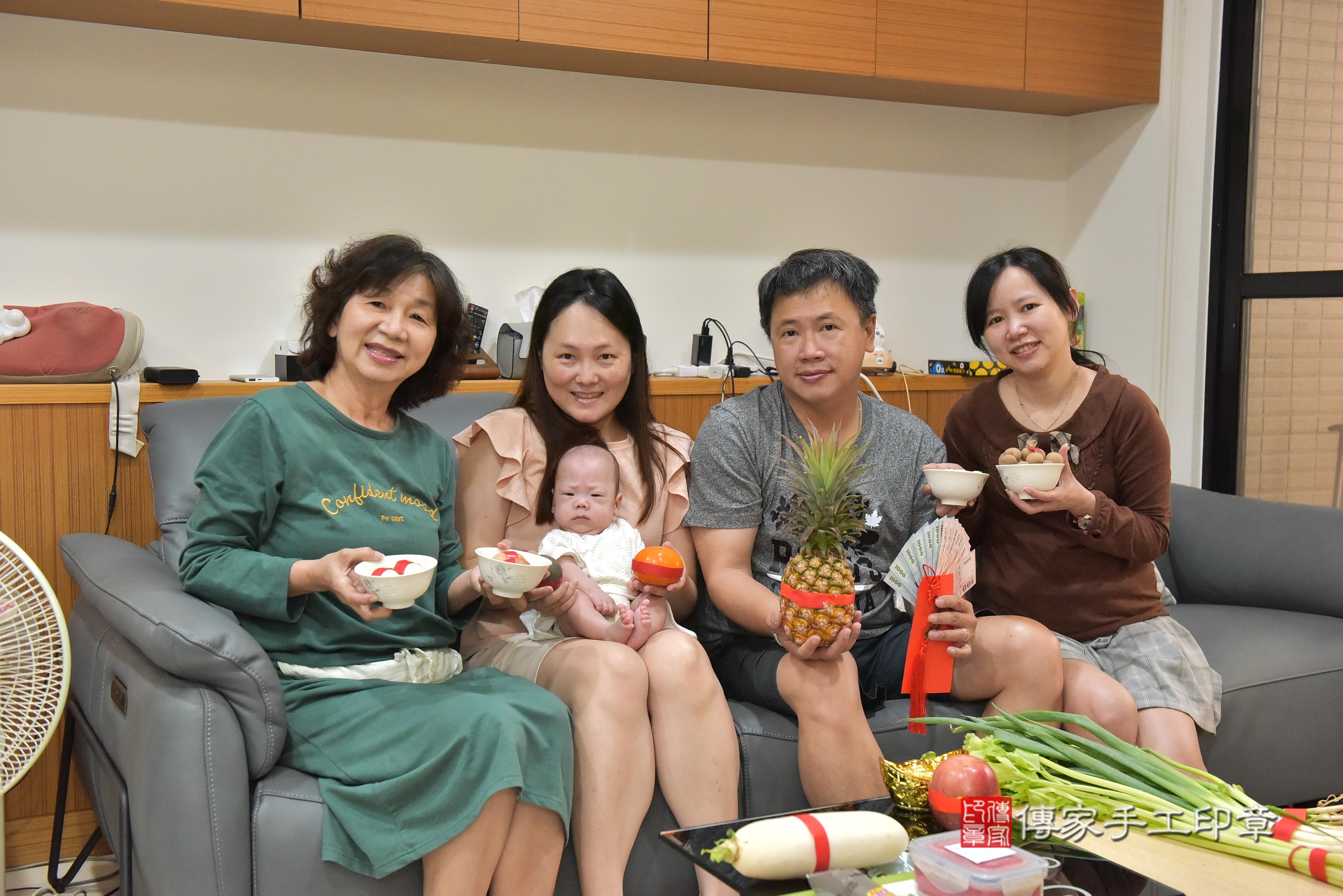 傳家手工印章高雄店、抓周、度脺、中國風會場、傳家嬰兒古禮、吉祥話、抓周道具物品24種、拍照。抓周證書。寶寶抓周、滿周歲、生日快樂、祝福