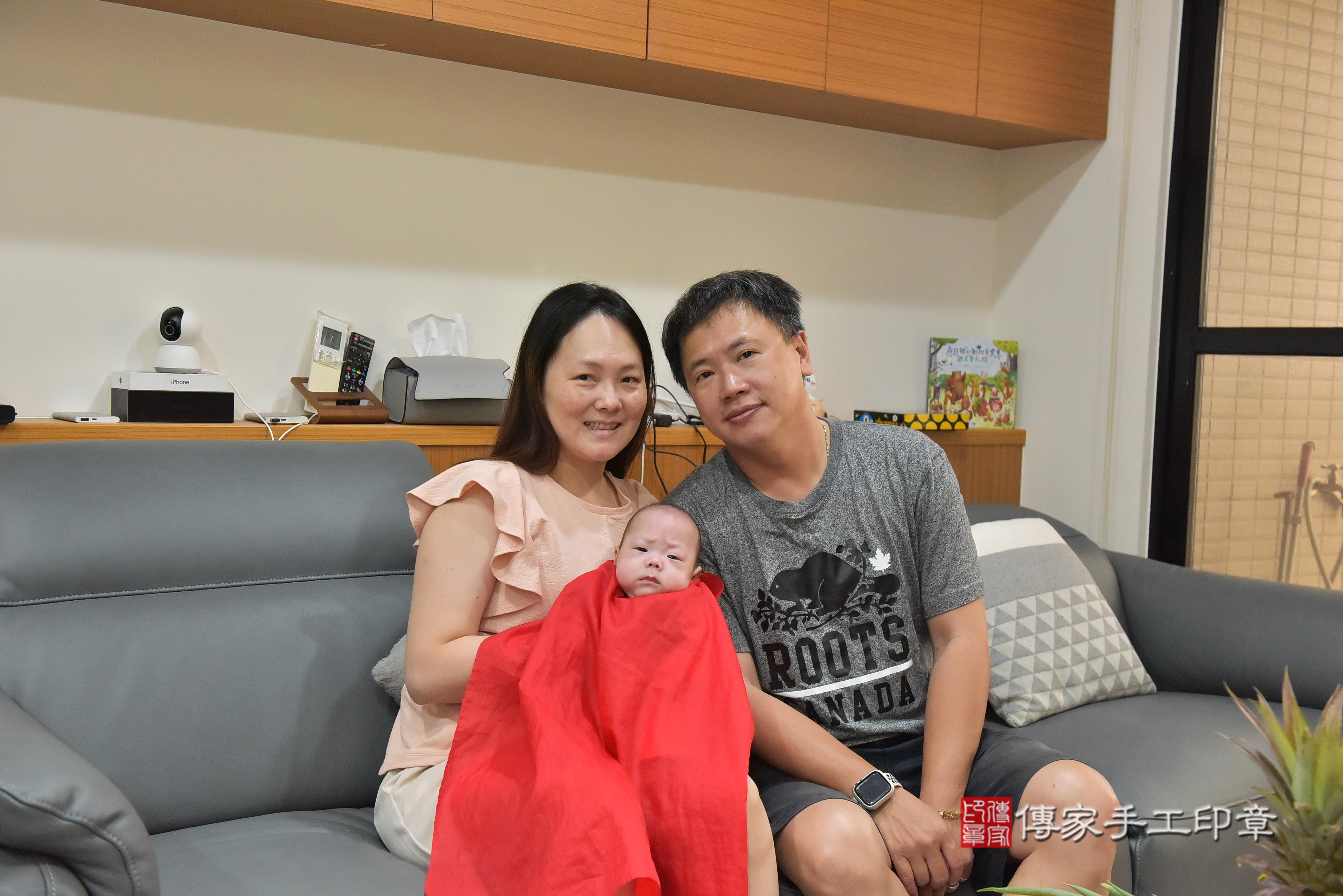傳家手工印章高雄店、抓周、度脺、中國風會場、傳家嬰兒古禮、吉祥話、抓周道具物品24種、拍照。抓周證書。寶寶抓周、滿周歲、生日快樂、祝福
