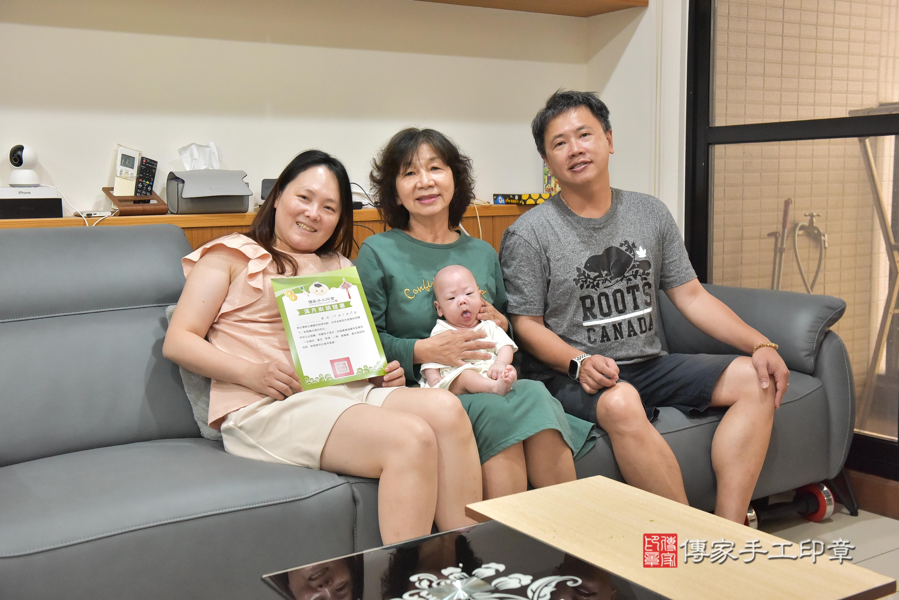 傳家手工印章高雄店、抓周、度脺、中國風會場、傳家嬰兒古禮、吉祥話、抓周道具物品24種、拍照。抓周證書。寶寶抓周、滿周歲、生日快樂、祝福