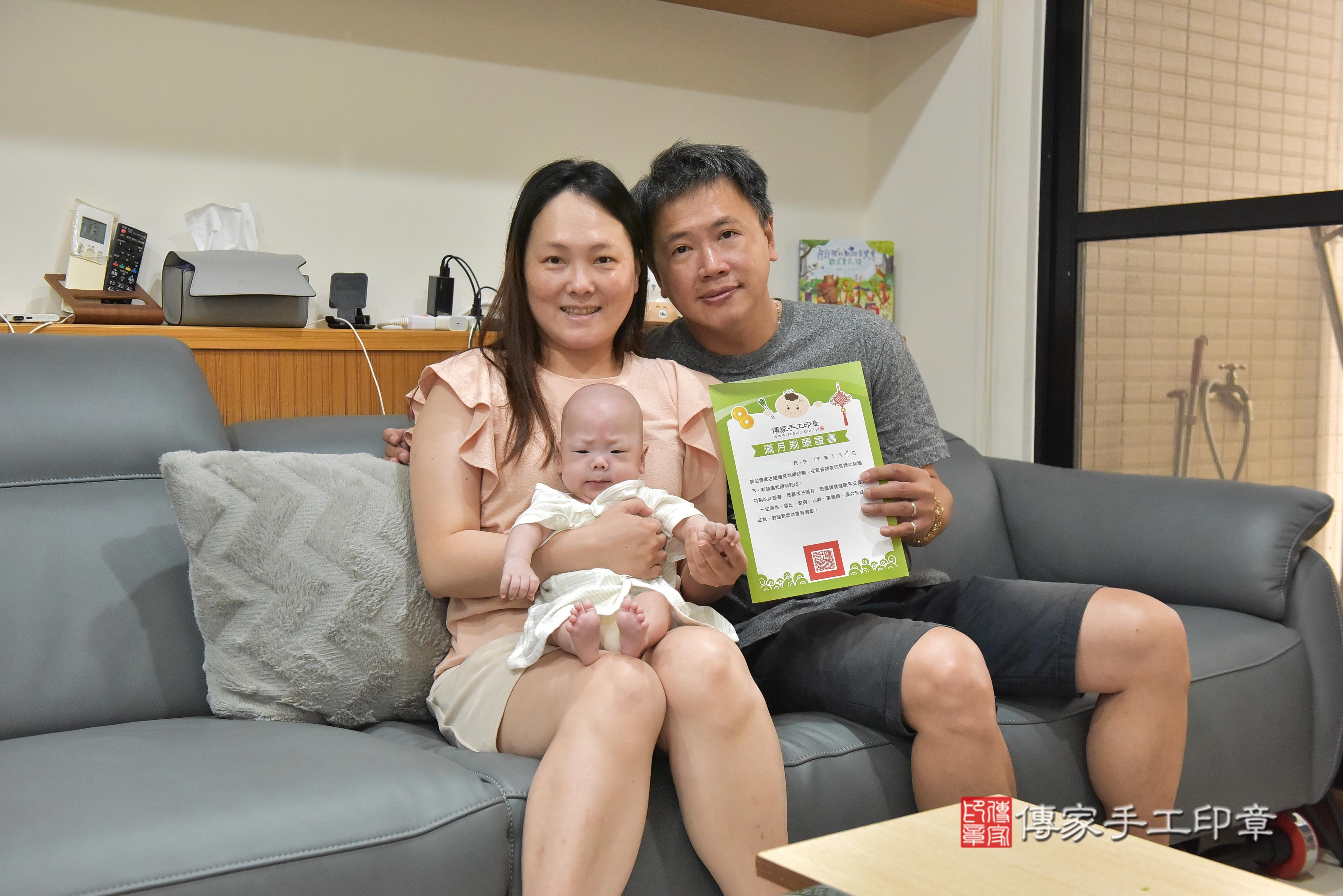 傳家手工印章高雄店、抓周、度脺、中國風會場、傳家嬰兒古禮、吉祥話、抓周道具物品24種、拍照。抓周證書。寶寶抓周、滿周歲、生日快樂、祝福