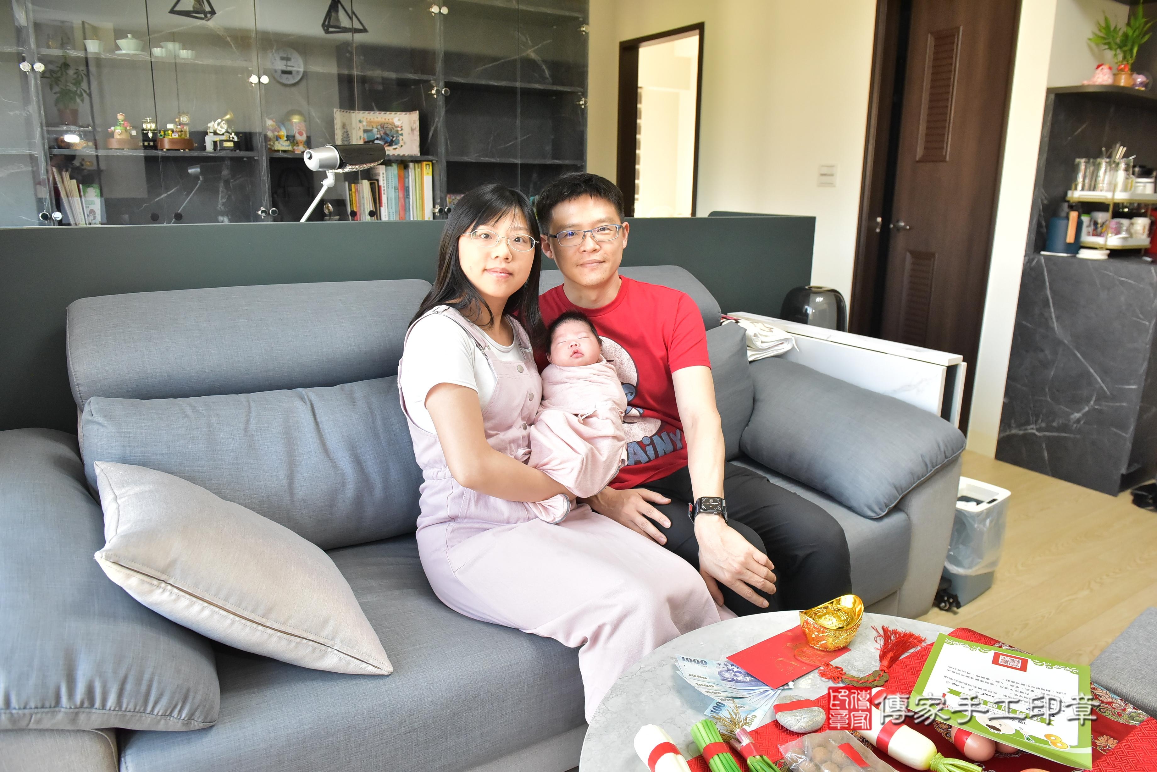 傳家手工印章高雄店、抓周、度脺、中國風會場、傳家嬰兒古禮、吉祥話、抓周道具物品24種、拍照。抓周證書。寶寶抓周、滿周歲、生日快樂、祝福