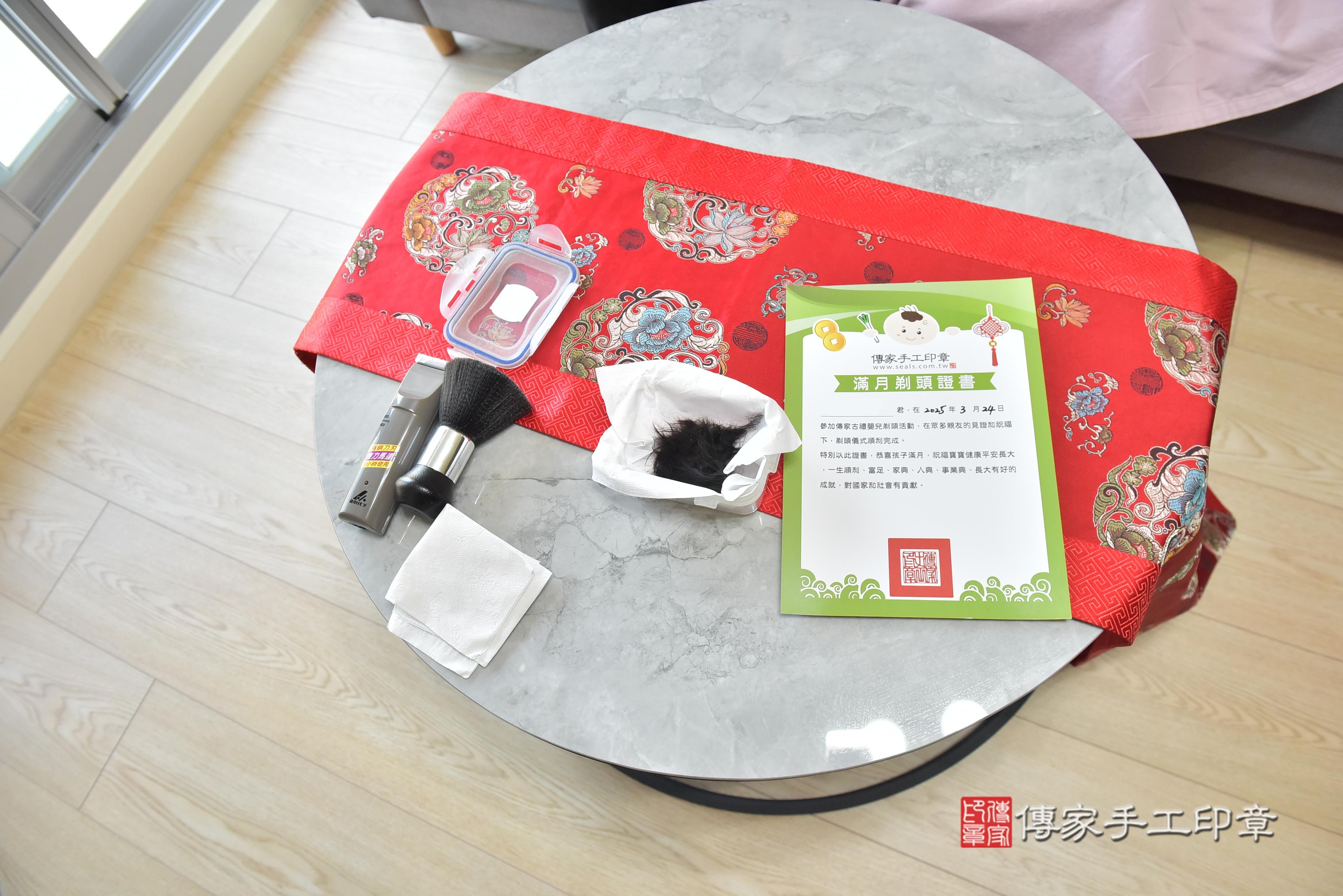 傳家手工印章高雄店、抓周、度脺、中國風會場、傳家嬰兒古禮、吉祥話、抓周道具物品24種、拍照。抓周證書。寶寶抓周、滿周歲、生日快樂、祝福